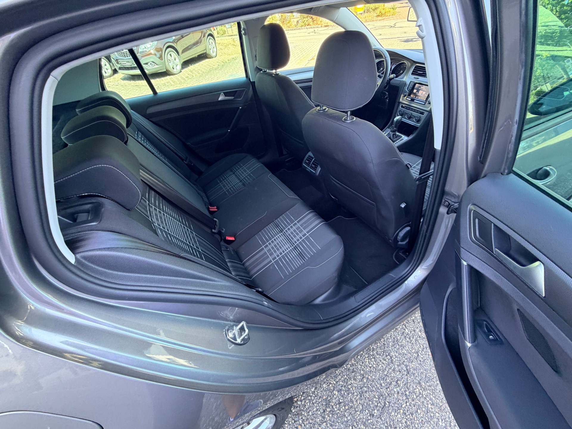 VW Golf 1.4 TSI Lounge DSG-image-8