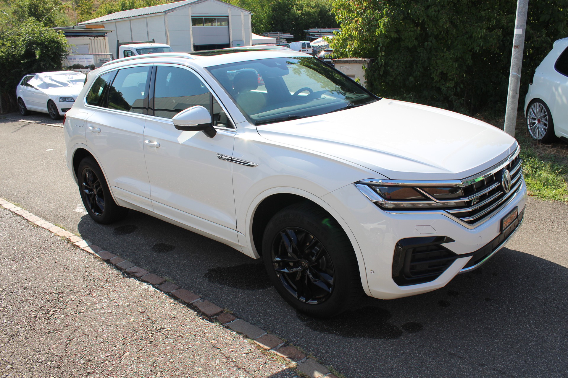 VW Touareg 3.0 TDI R Line Tiptronic-image-1