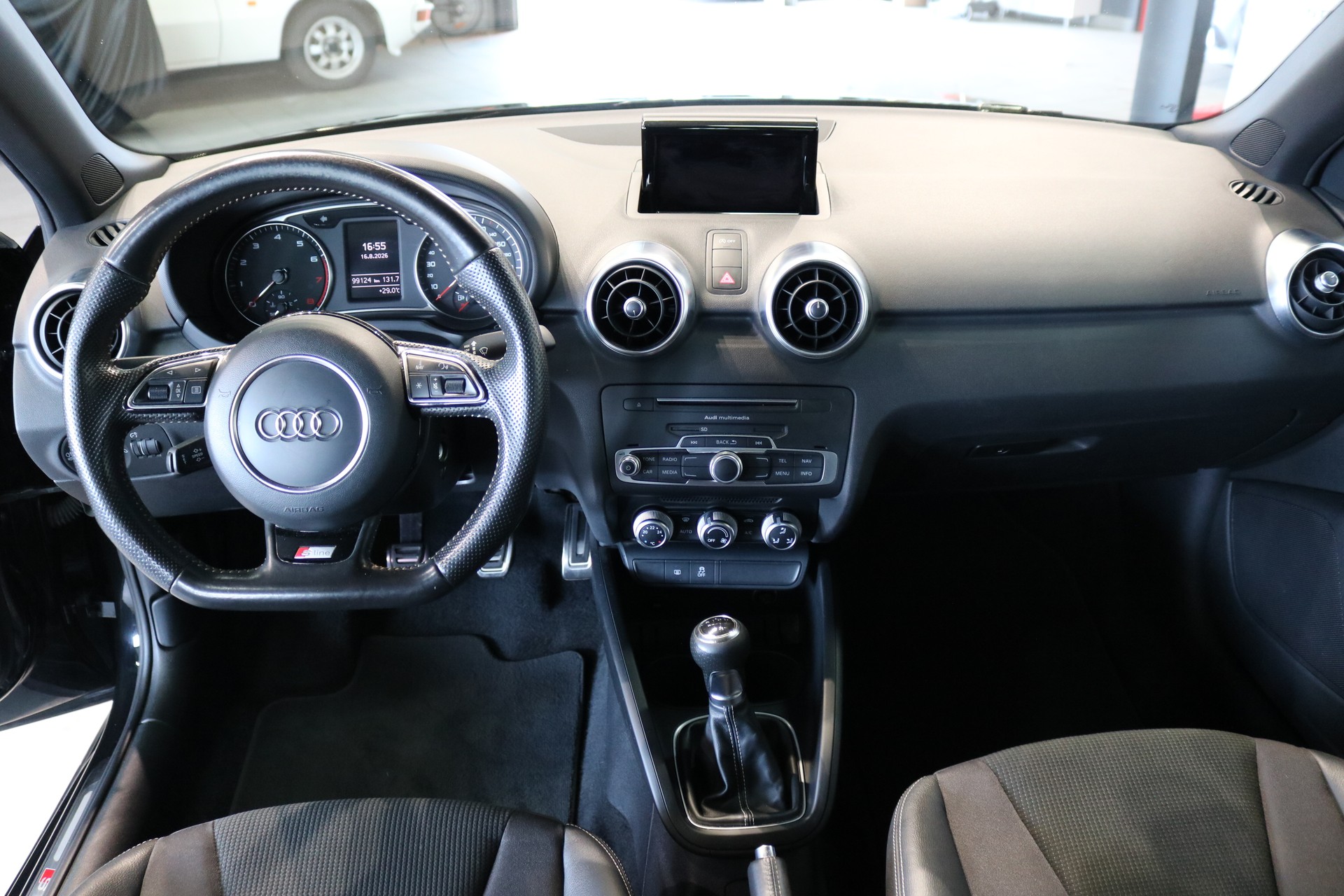 AUDI A1 Sportback TFSI S-line-showroom-element-1
