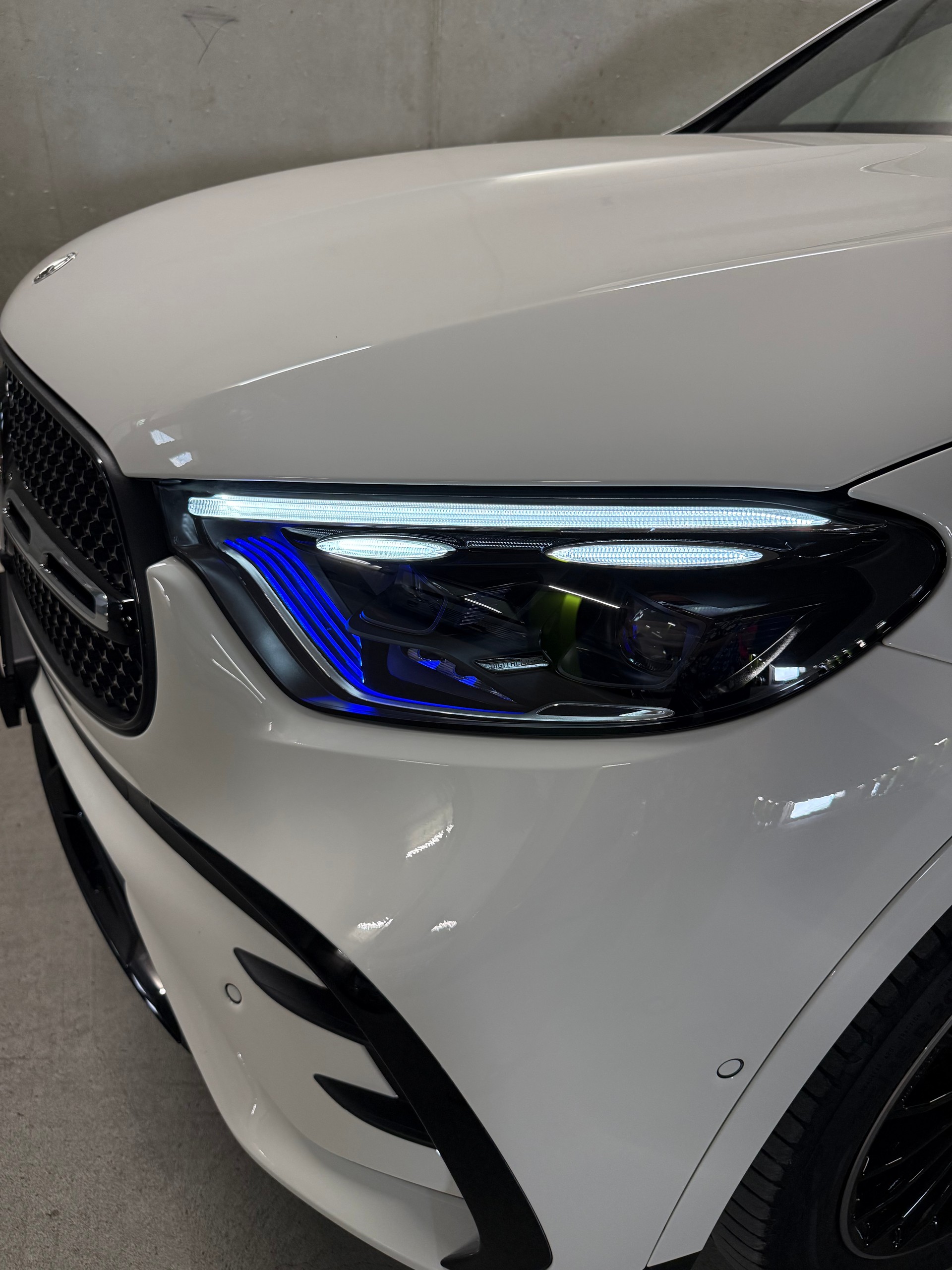 MERCEDES-BENZ GLC 300 e AMG Line 4matic-image-6