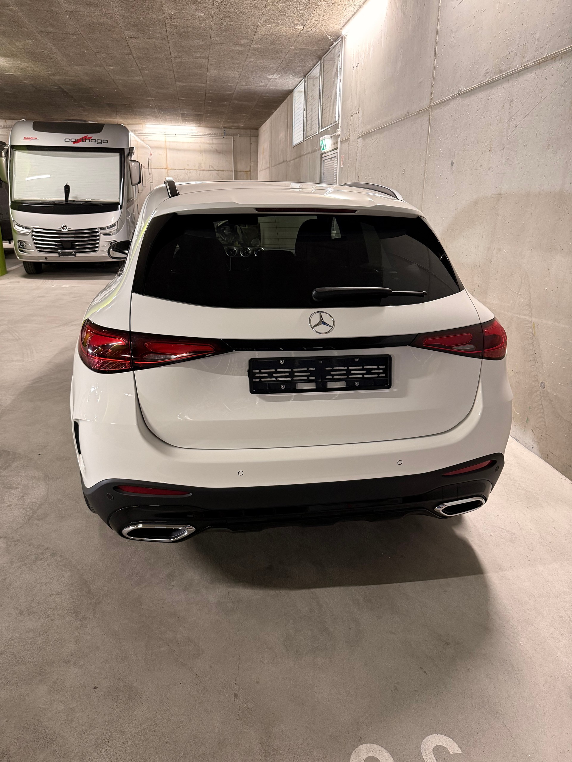 MERCEDES-BENZ GLC 300 e AMG Line 4matic-image-3