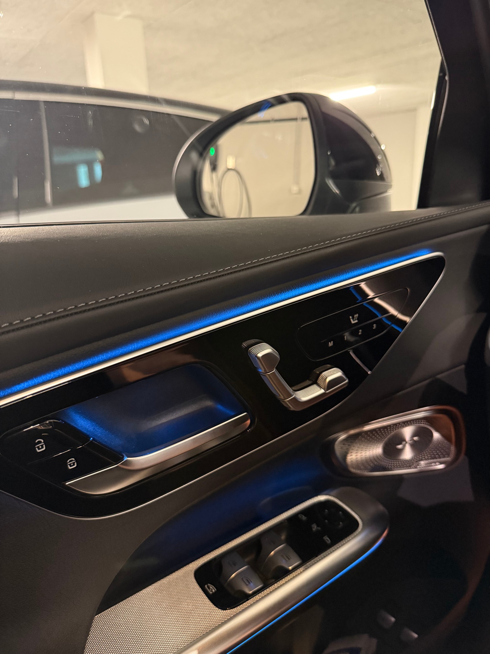 MERCEDES-BENZ GLC 300 e AMG Line 4matic-image-7