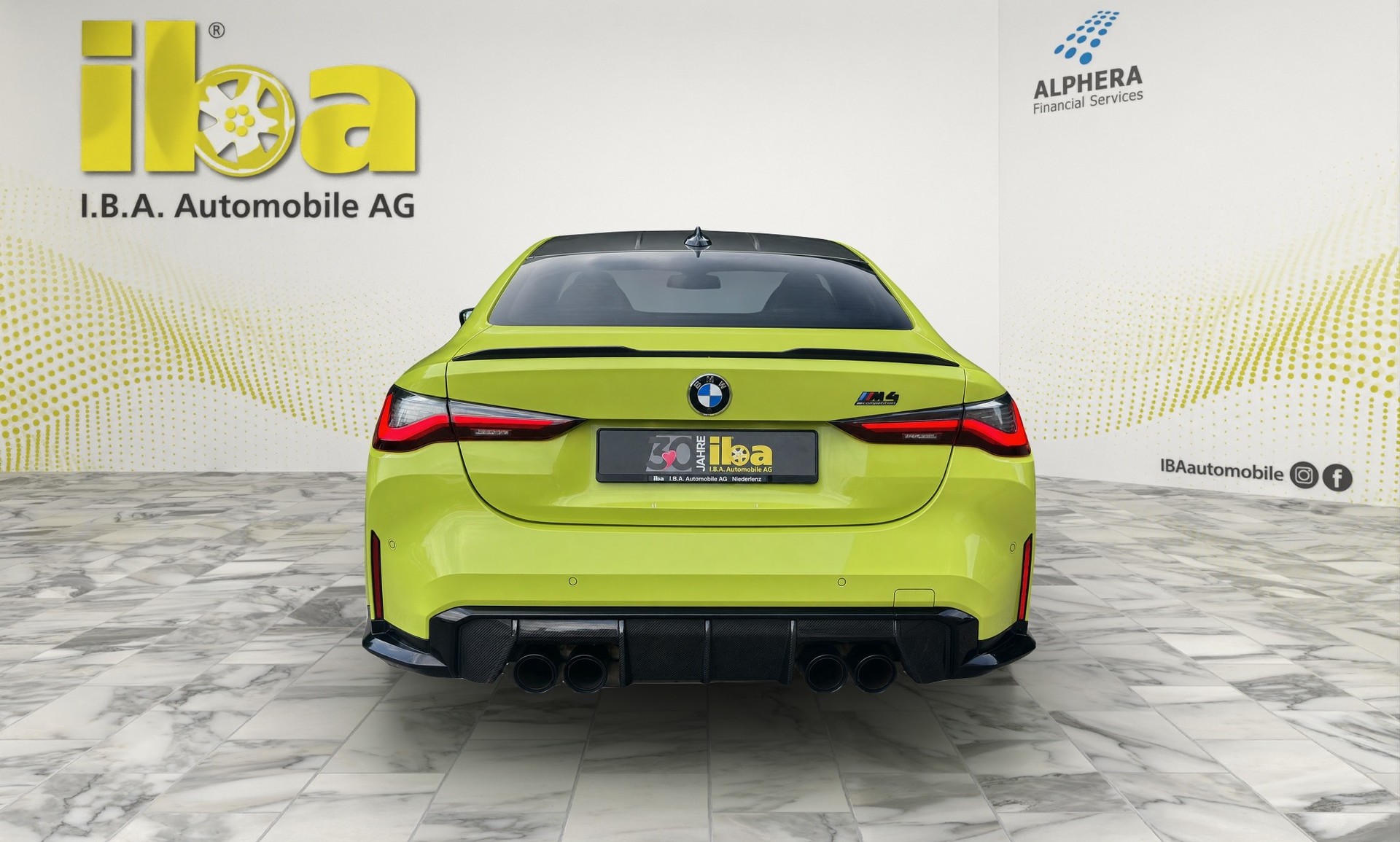 BMW M4 Coupé Competition (CH) INDIVIDUAL M Race Track Paket Carbon-showroom-element-3