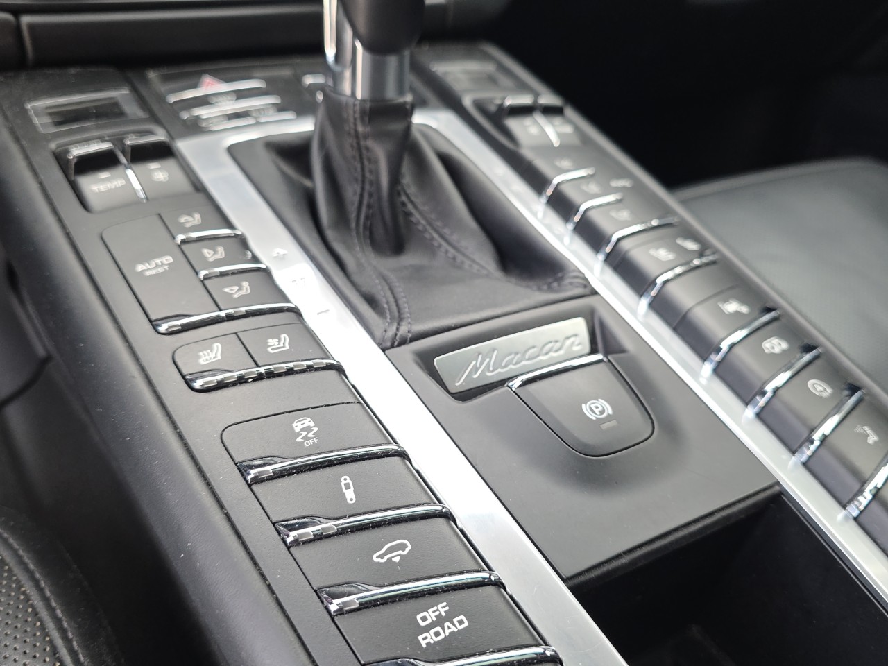 PORSCHE Macan GTS PDK-image-13