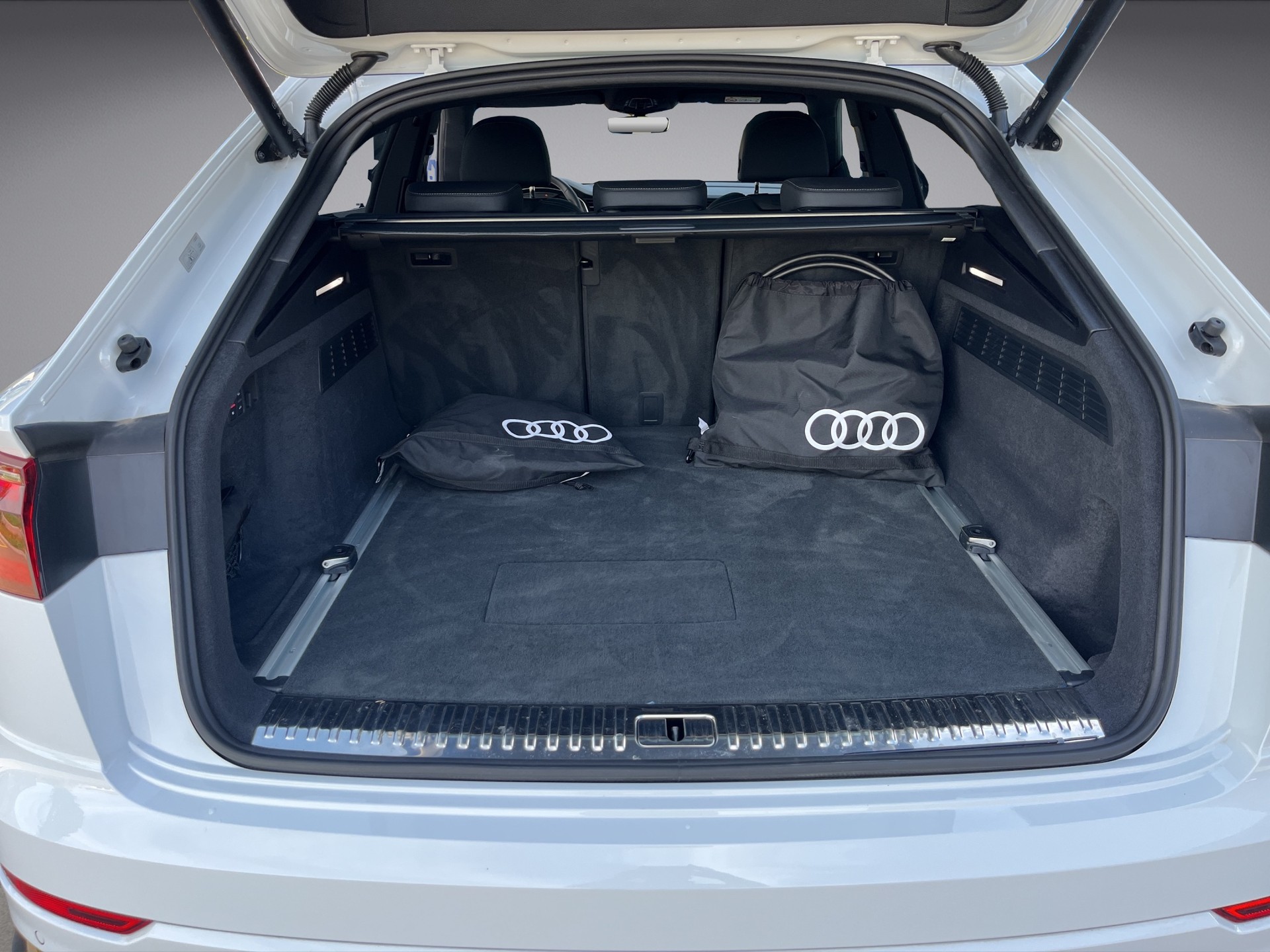 AUDI Q8 SUV TFSI e quattro 290 kW tiptronic *Standklima/Heizung, Allradlenkung Panodach, B&O, Nachtsicht, 5J.Garantie*-image-16