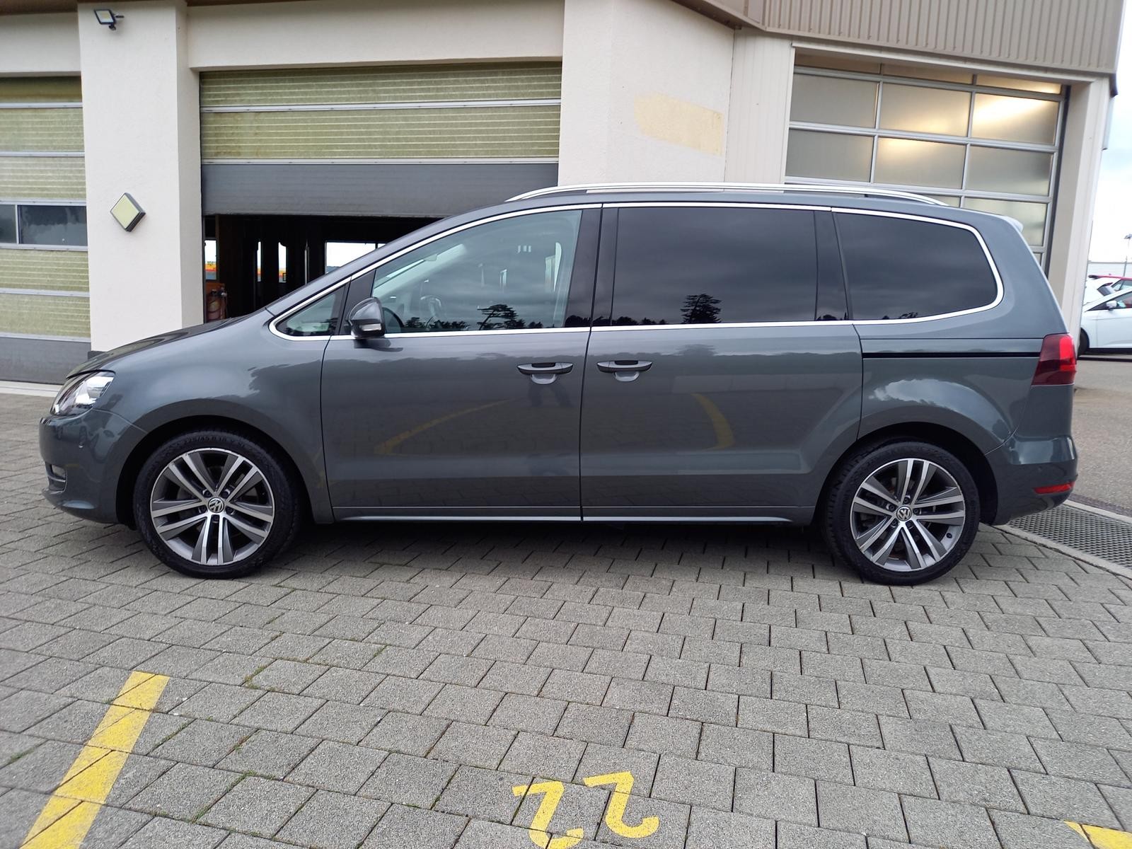 VW Sharan 1.4 TSI BlMT Highline DSG **7 Sitze**-showroom-element-2