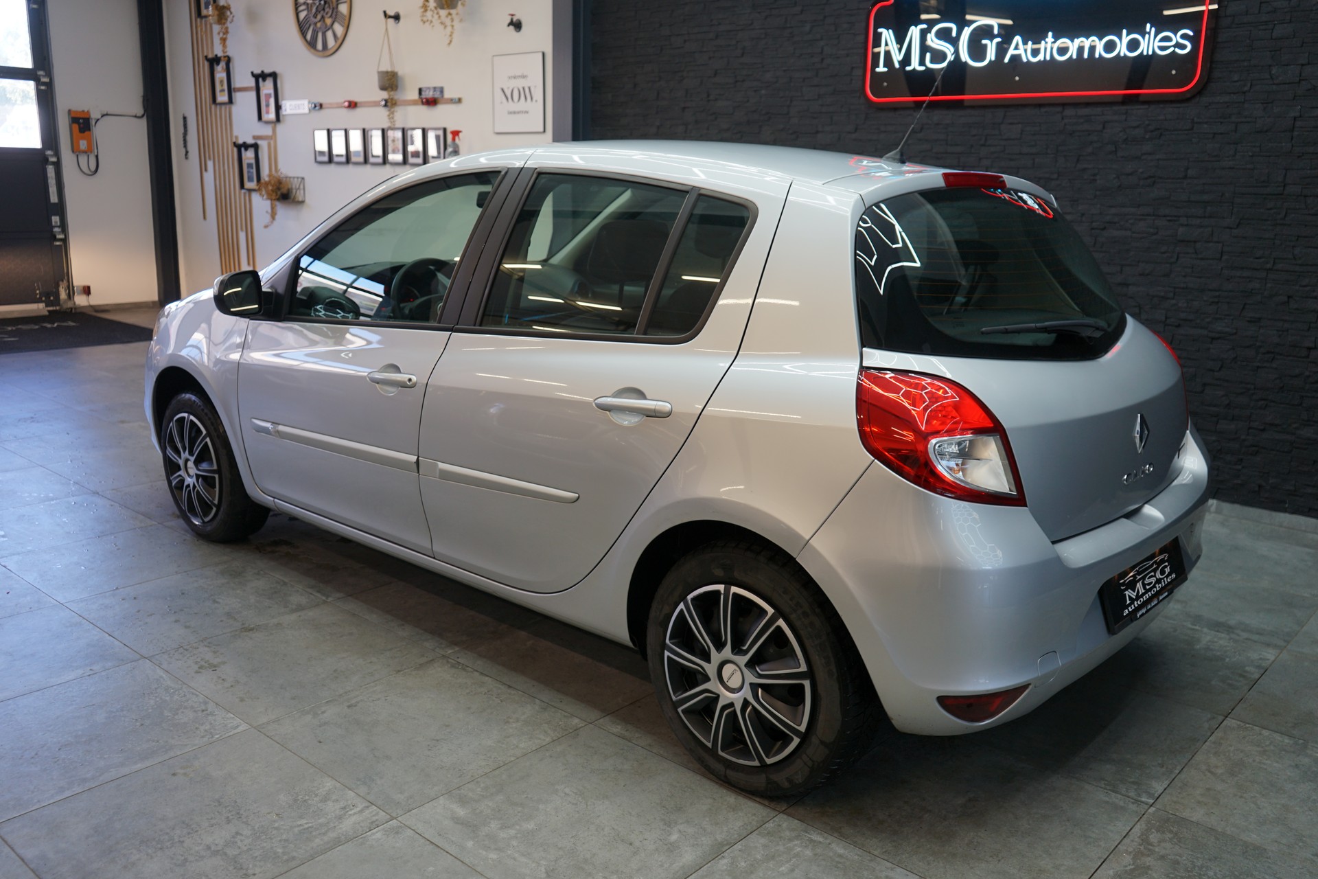 RENAULT Clio 1.2 16V Collection-showroom-element-2
