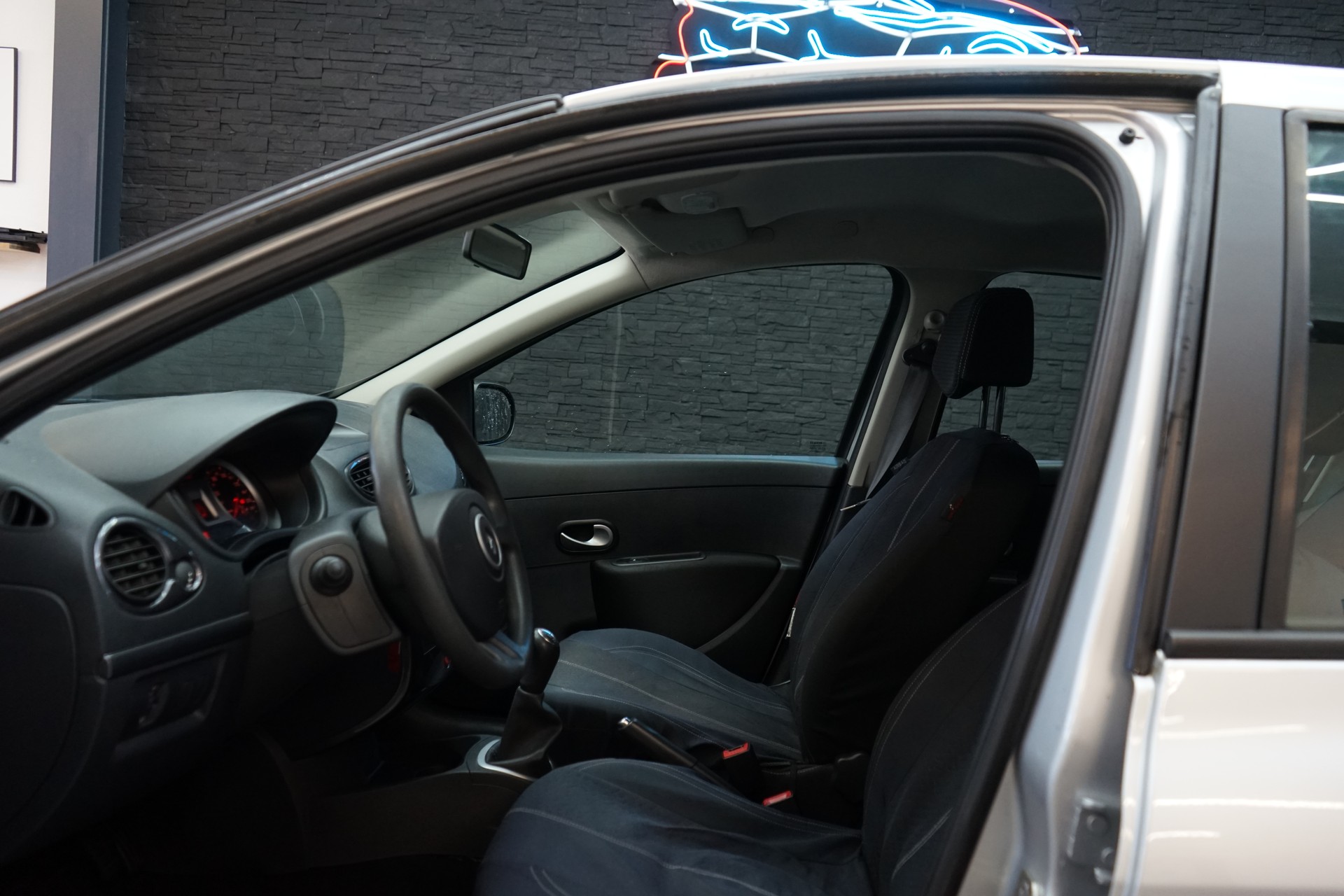 RENAULT Clio 1.2 16V Collection-showroom-element-3