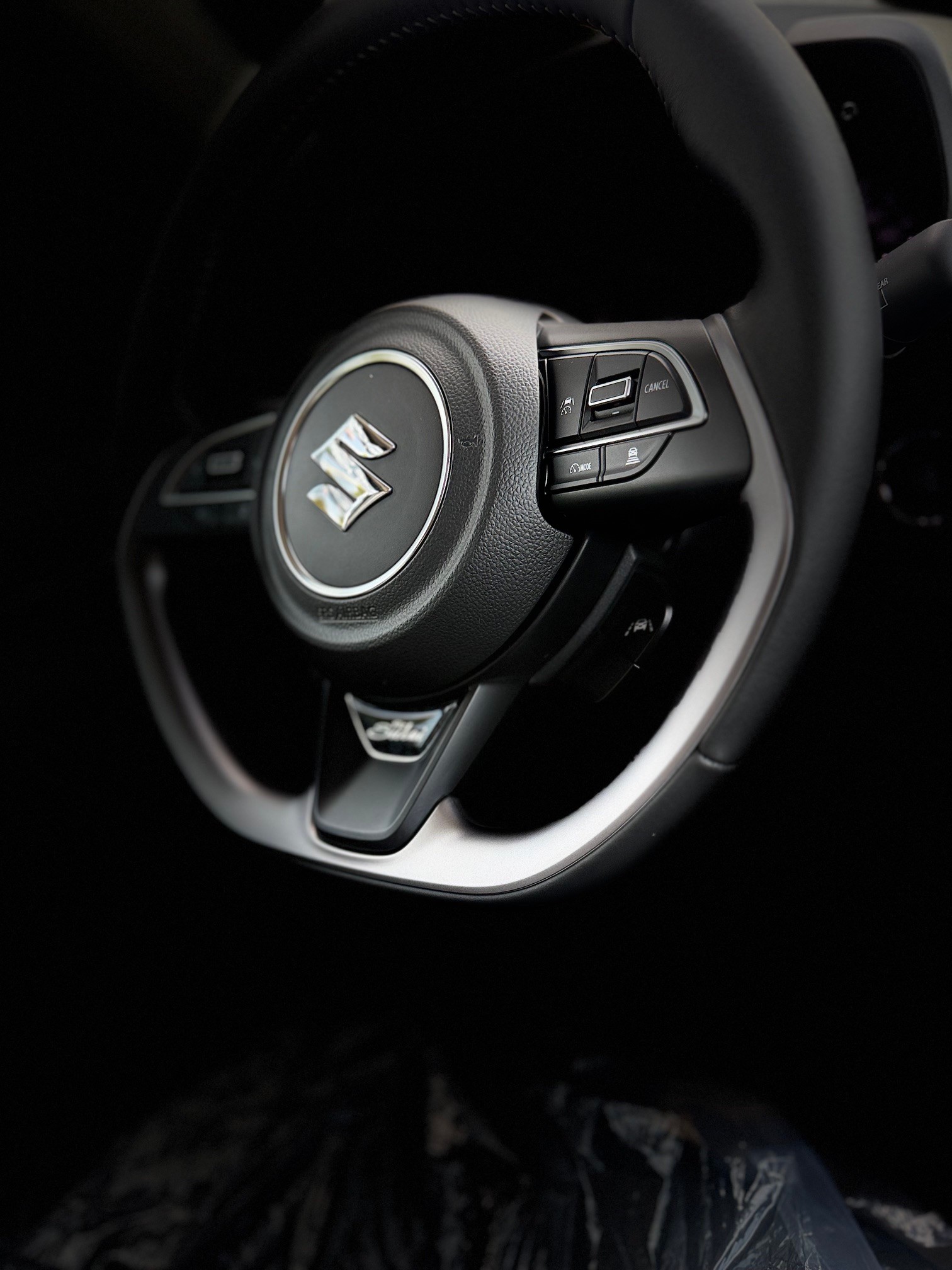 SUZUKI Swift 1.2 Piz Sulai Hybrid Top 4x4-image-11