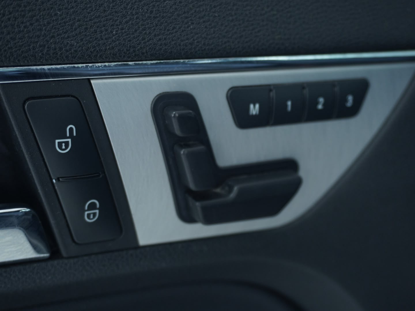 MERCEDES-BENZ E 350 CGI BlueEfficiency 7G-Tronic AMG Sportpaket-image-11