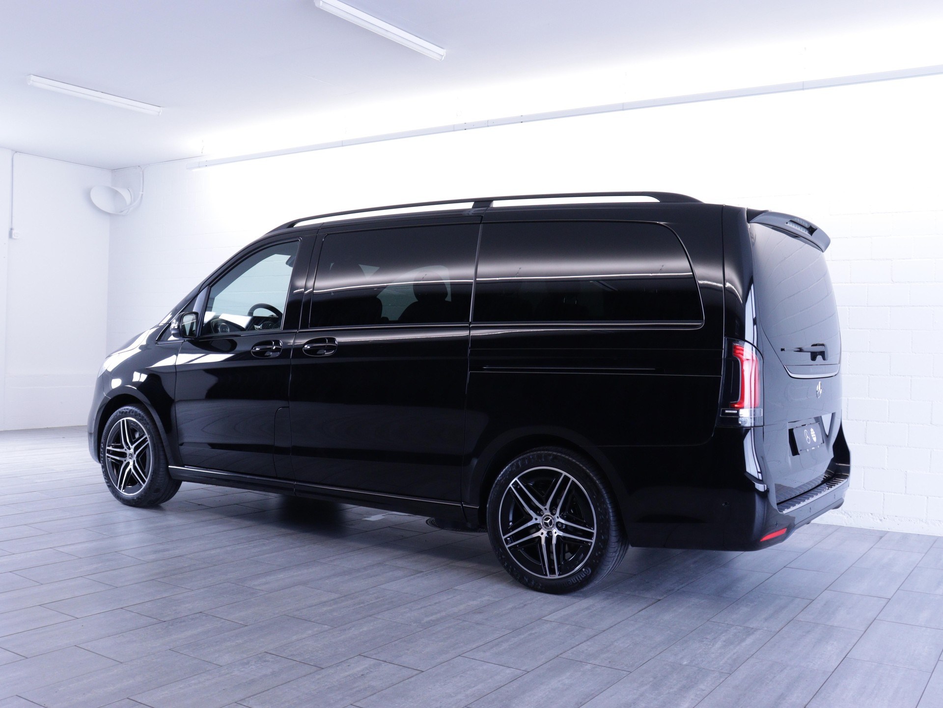 MERCEDES-BENZ V 300 d Swiss Ed. lang 4matic Van-showroom-element-2