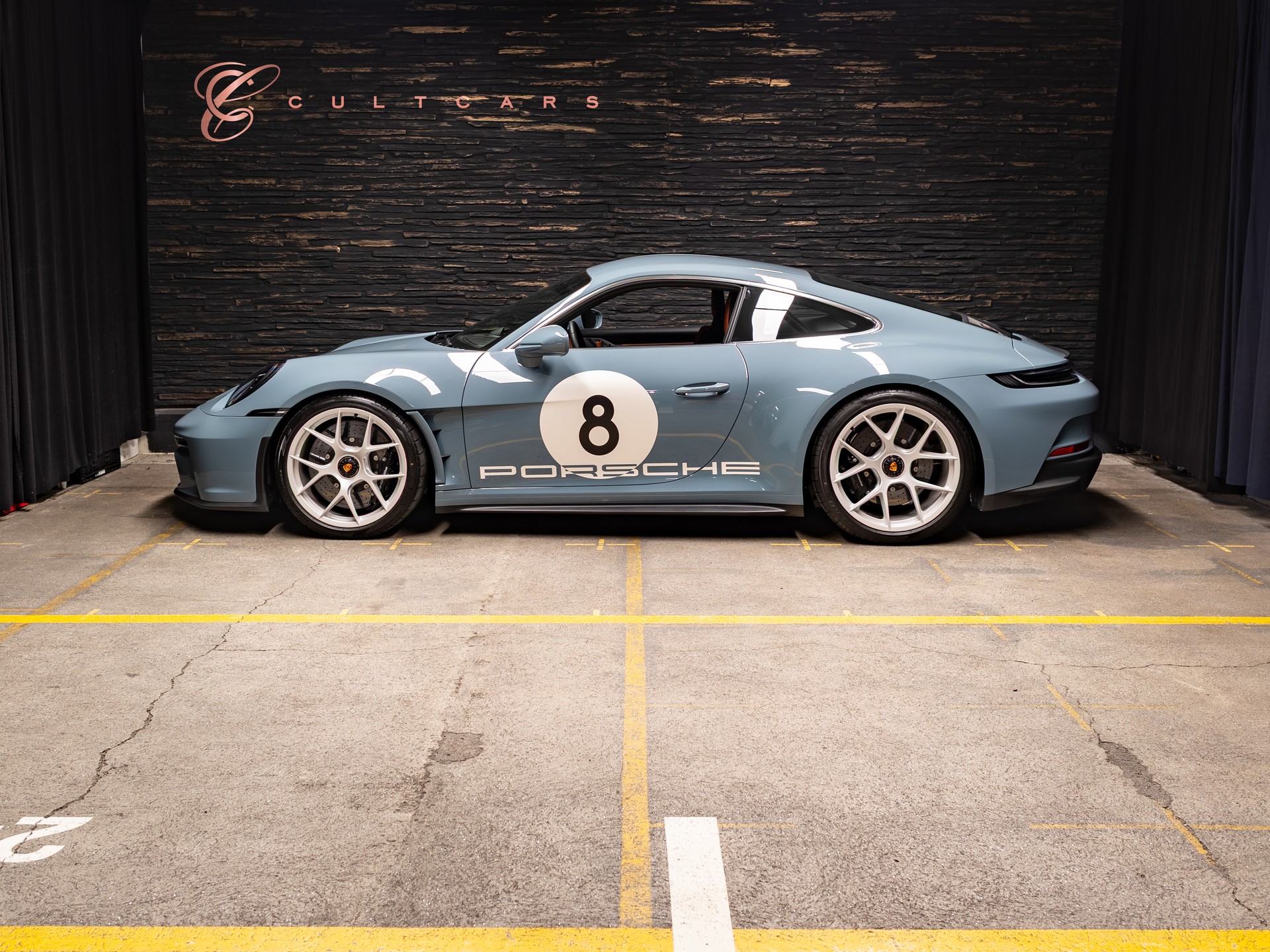PORSCHE 911 S/T-showroom-element-1