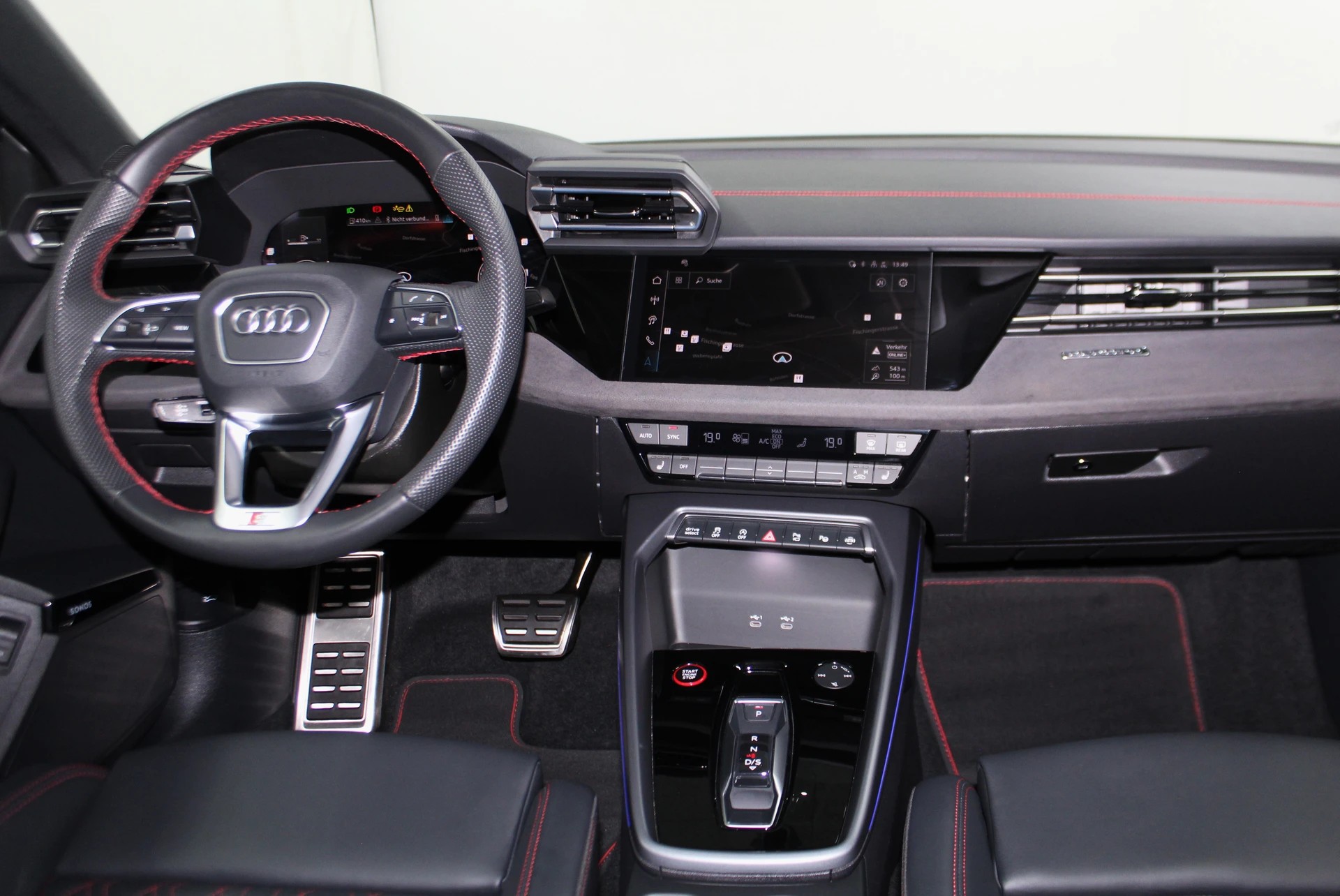 AUDI S3 Sportback TFSI quattro S-tronic 333PS Optikpaket schwarz / CH-Fahrzeug-image-12