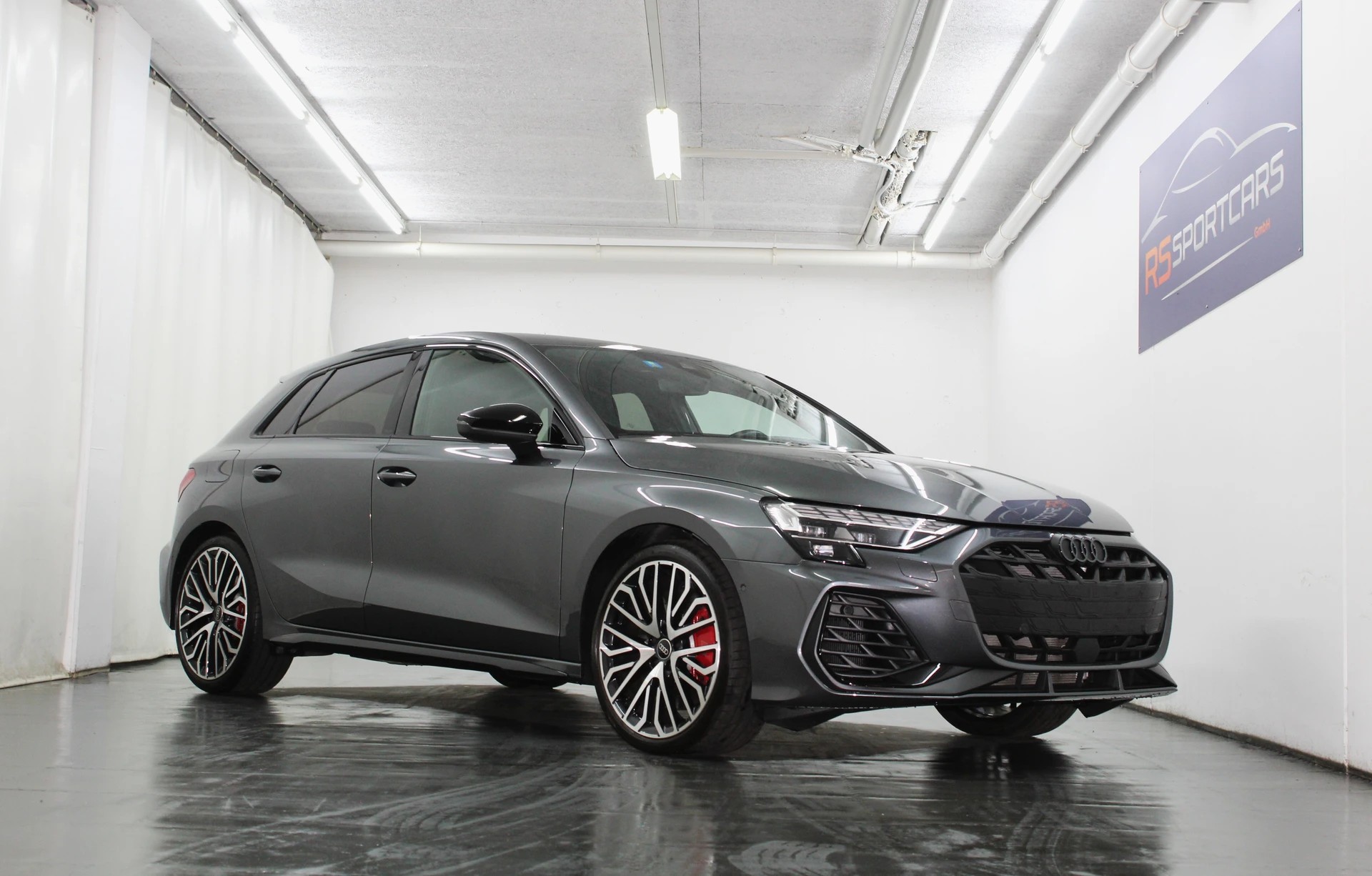 AUDI S3 Sportback TFSI quattro S-tronic 333PS Optikpaket schwarz / CH-Fahrzeug