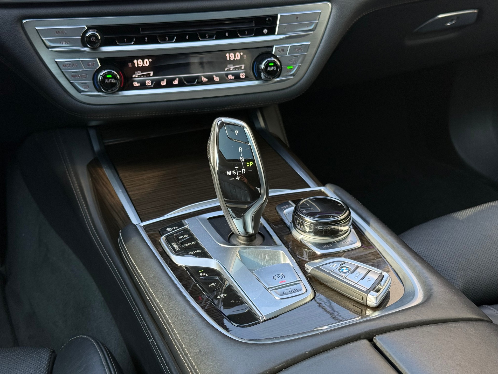 BMW 750i xDrive Individual-image-20