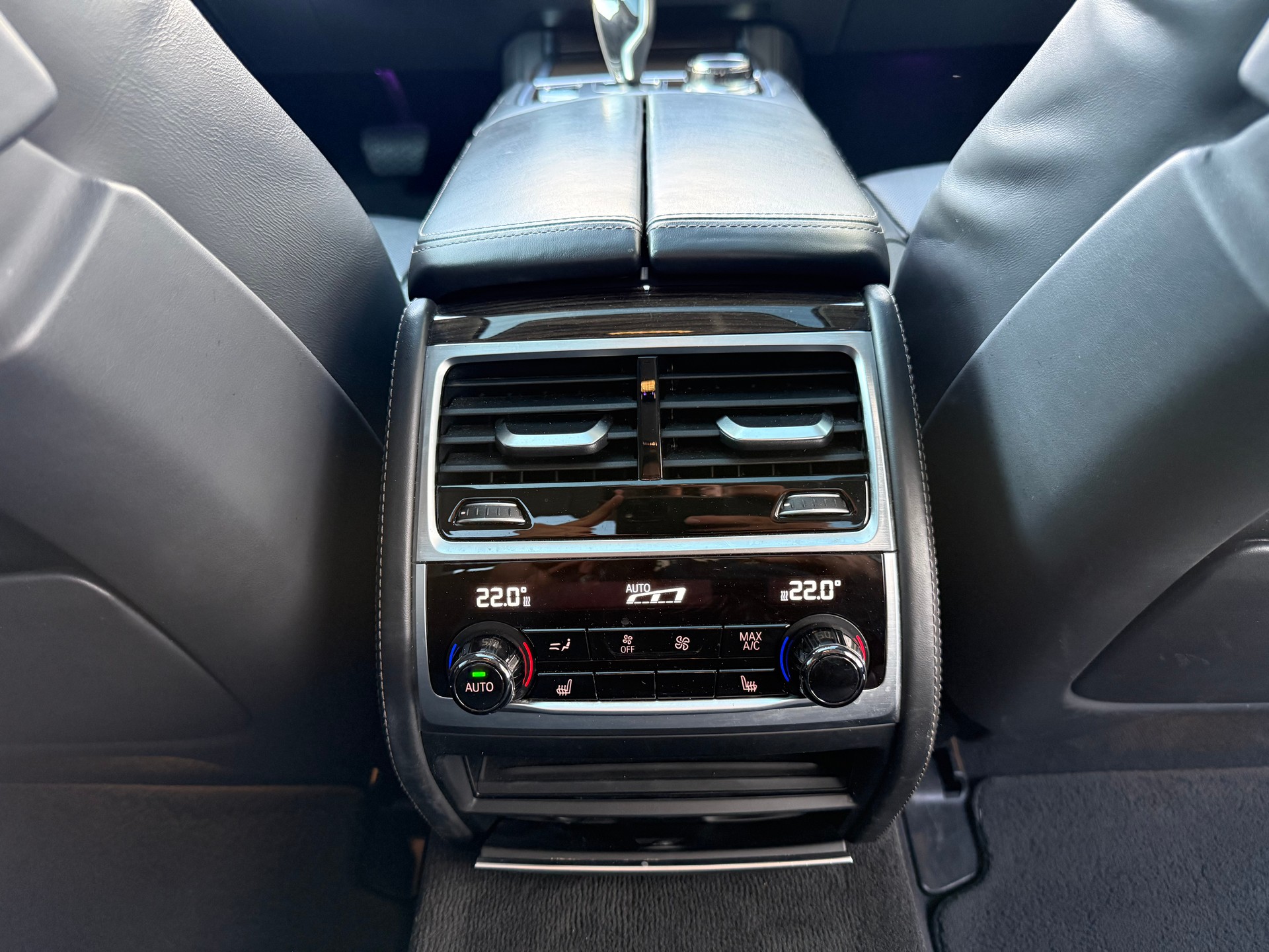 BMW 750i xDrive Individual-image-24