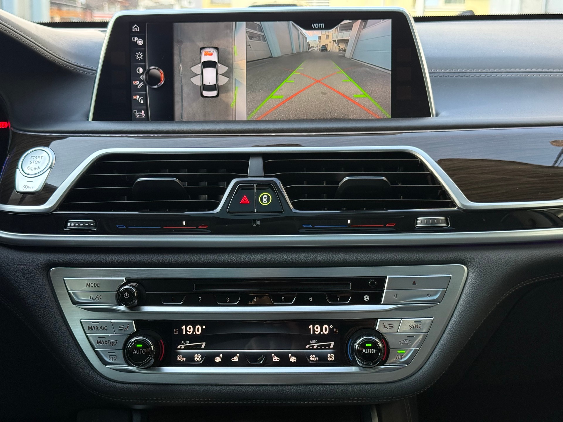 BMW 750i xDrive Individual-image-18