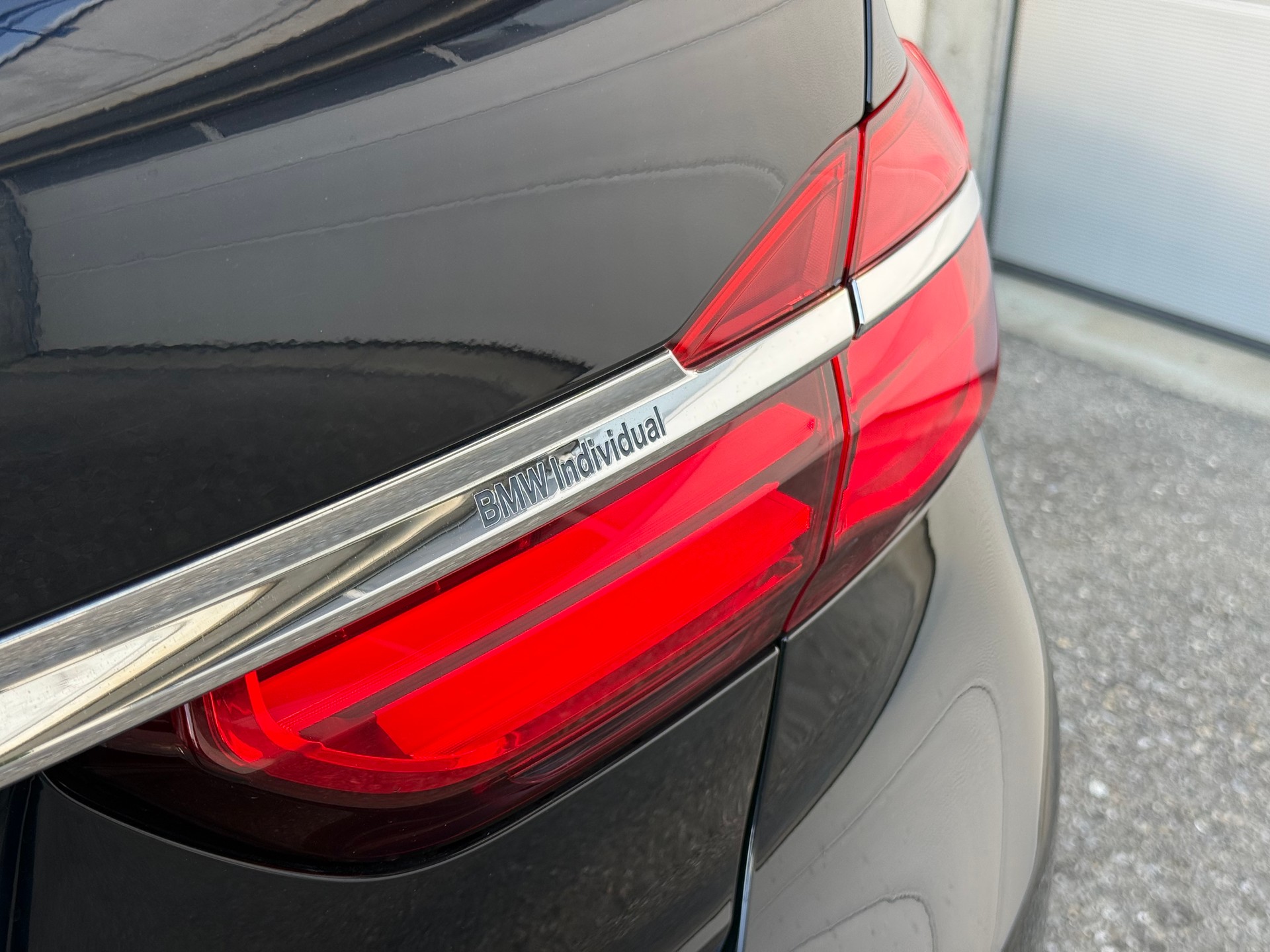 BMW 750i xDrive Individual-image-27