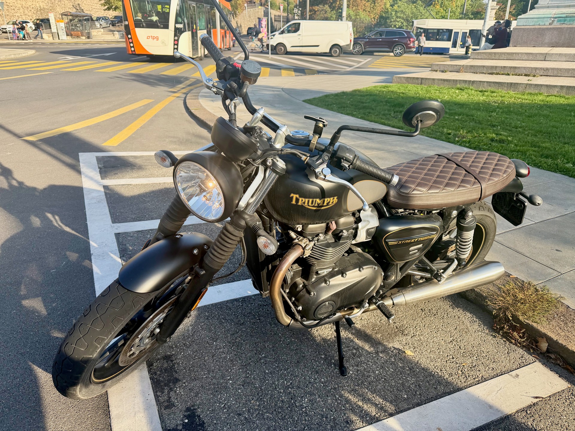 TRIUMPH Street Twin 900-image-2
