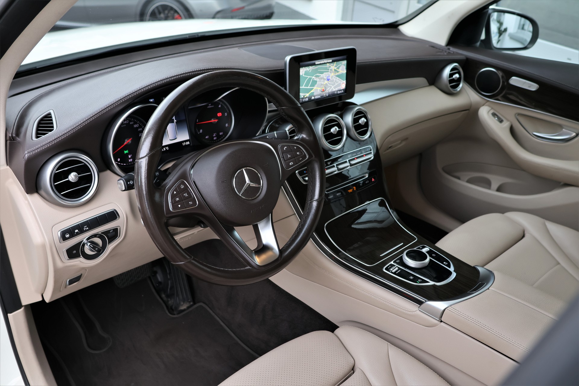 MERCEDES-BENZ GLC 250d Off-Road 4Matic 9G-Tronic (CH) +2.5T AHK-image-10