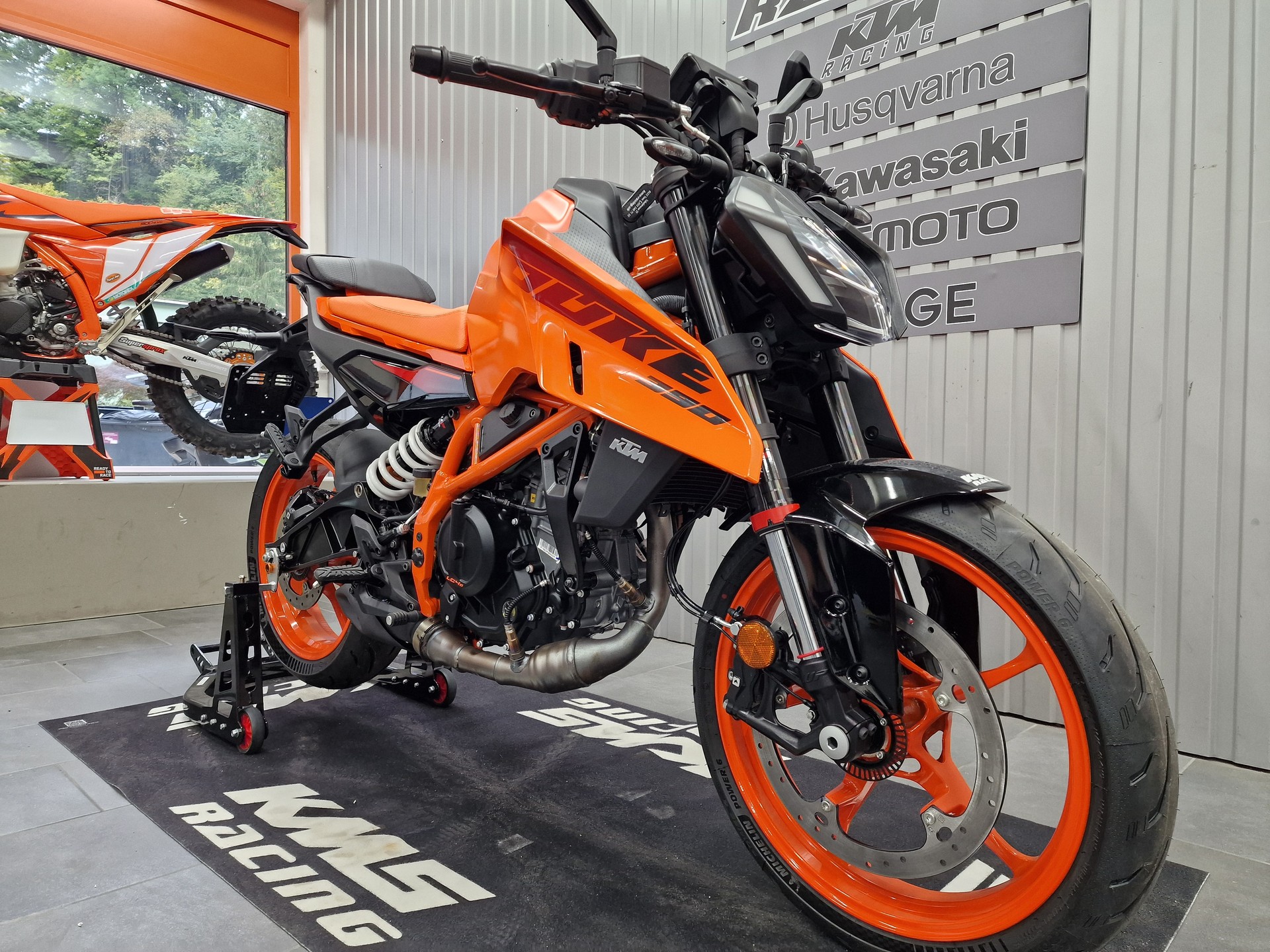 KTM 390 Duke-image-1