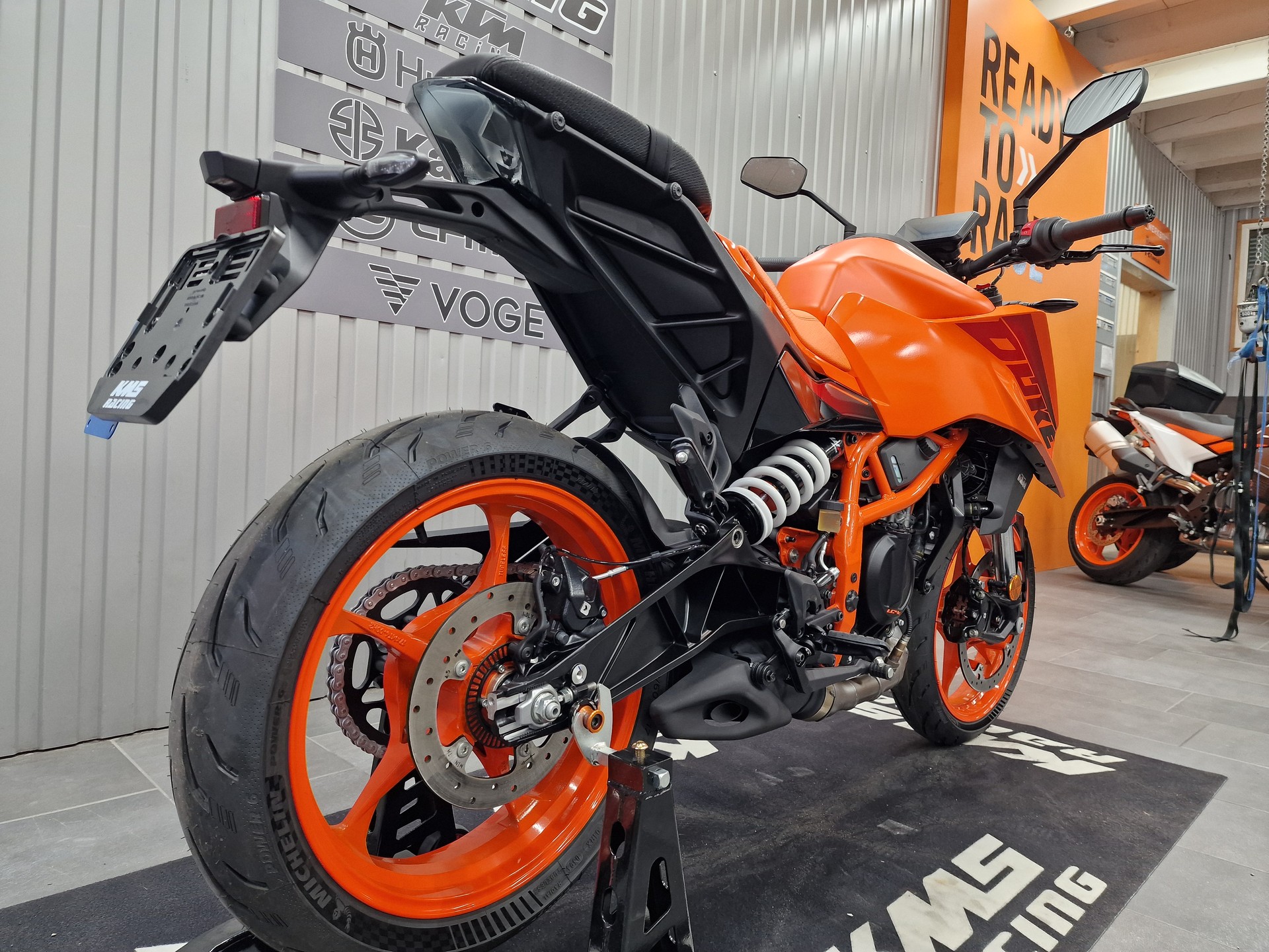 KTM 390 Duke-image-3