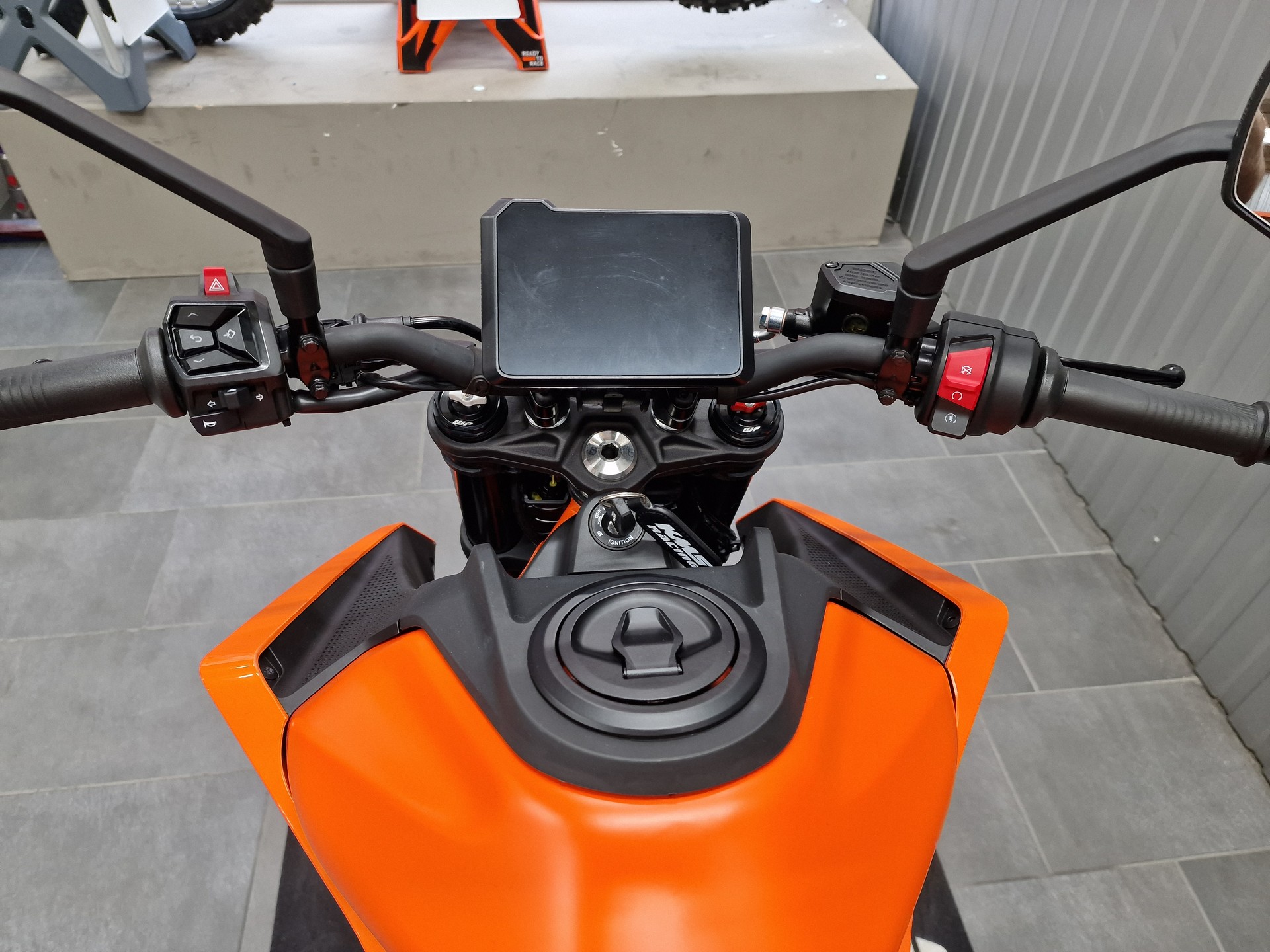 KTM 390 Duke-image-4