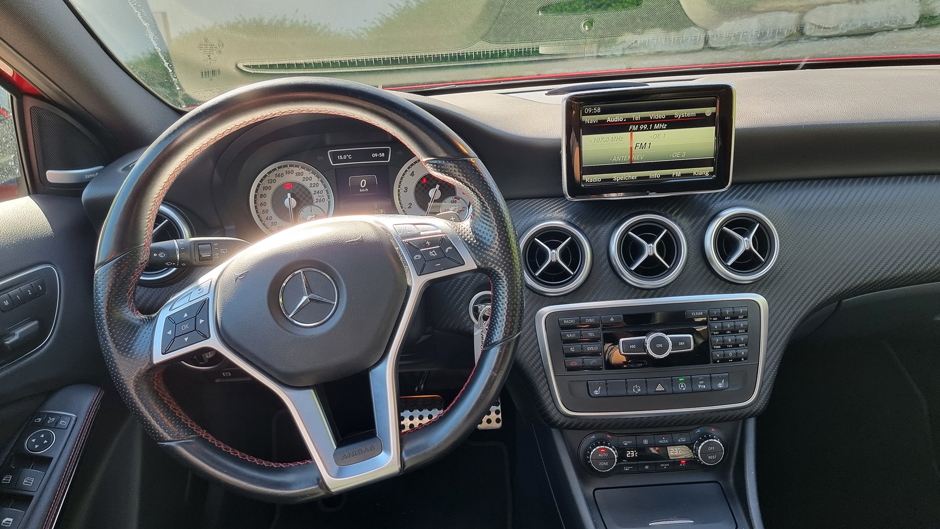 MERCEDES-BENZ A 250 AMG Line 4Matic 7G-DCT-image-9