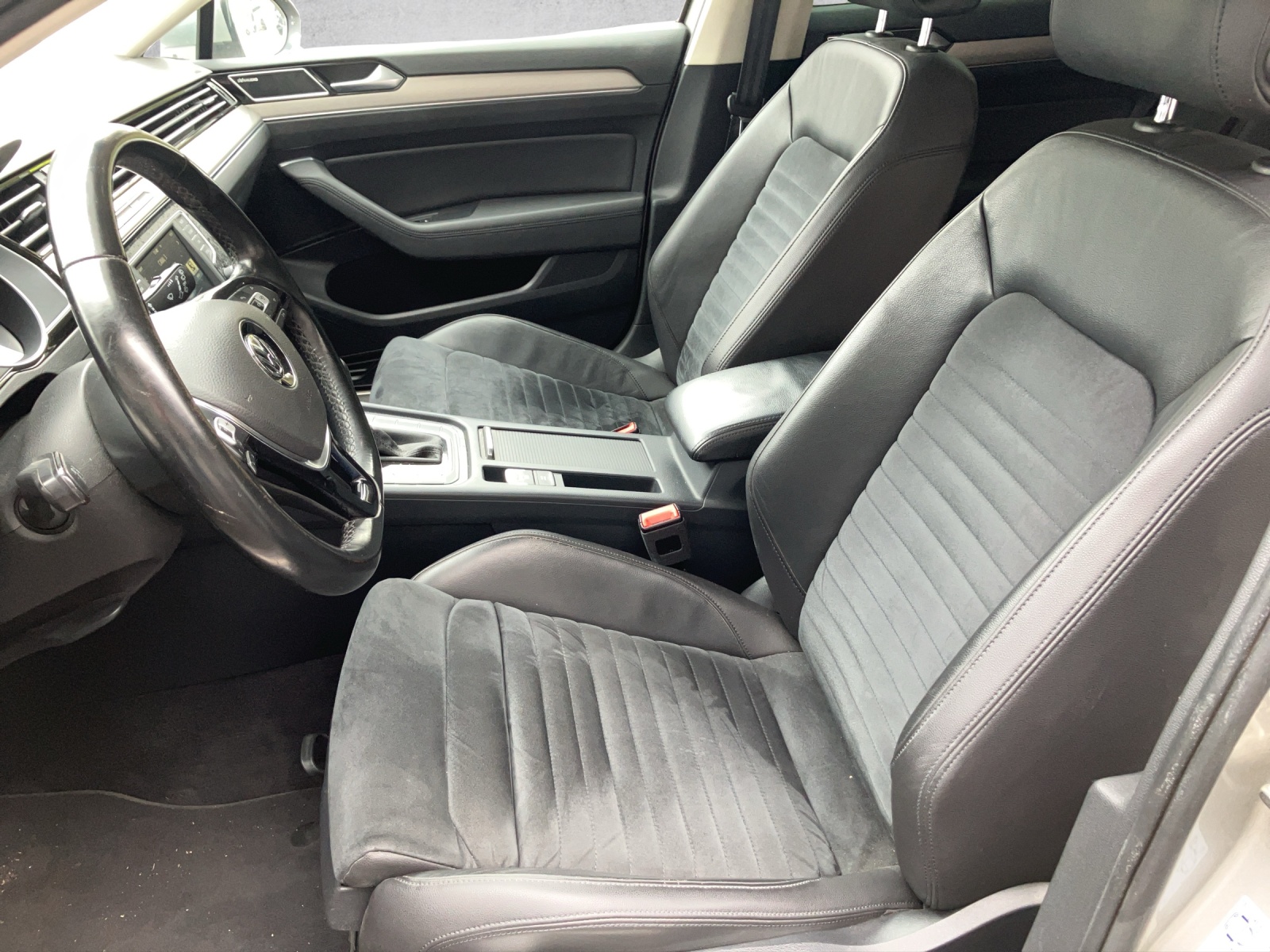 VW Passat Variant 2.0 TDI BMT Highline DSG 4Motion-image-6