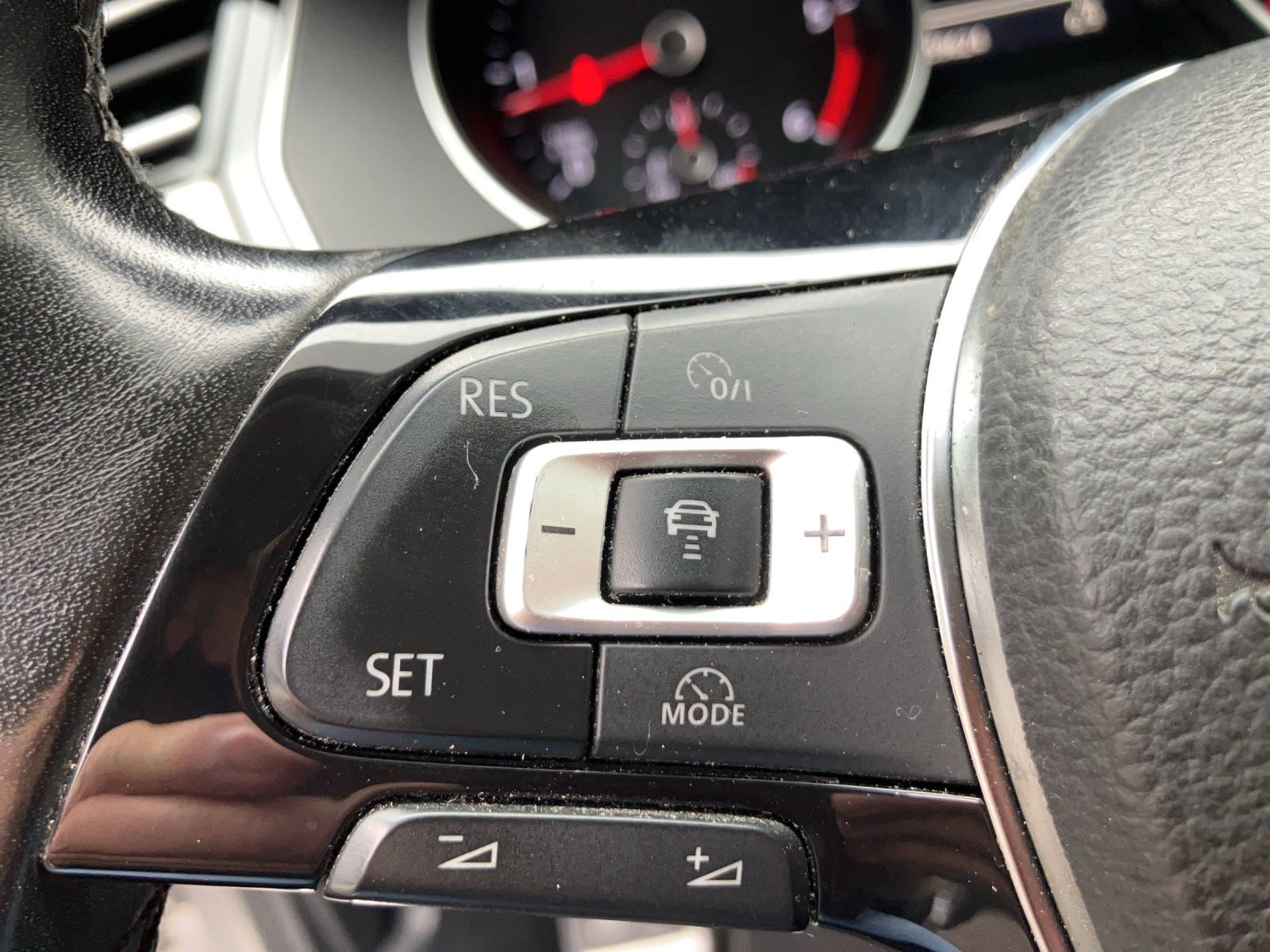 VW Passat Variant 2.0 TDI BMT Highline DSG 4Motion-image-10