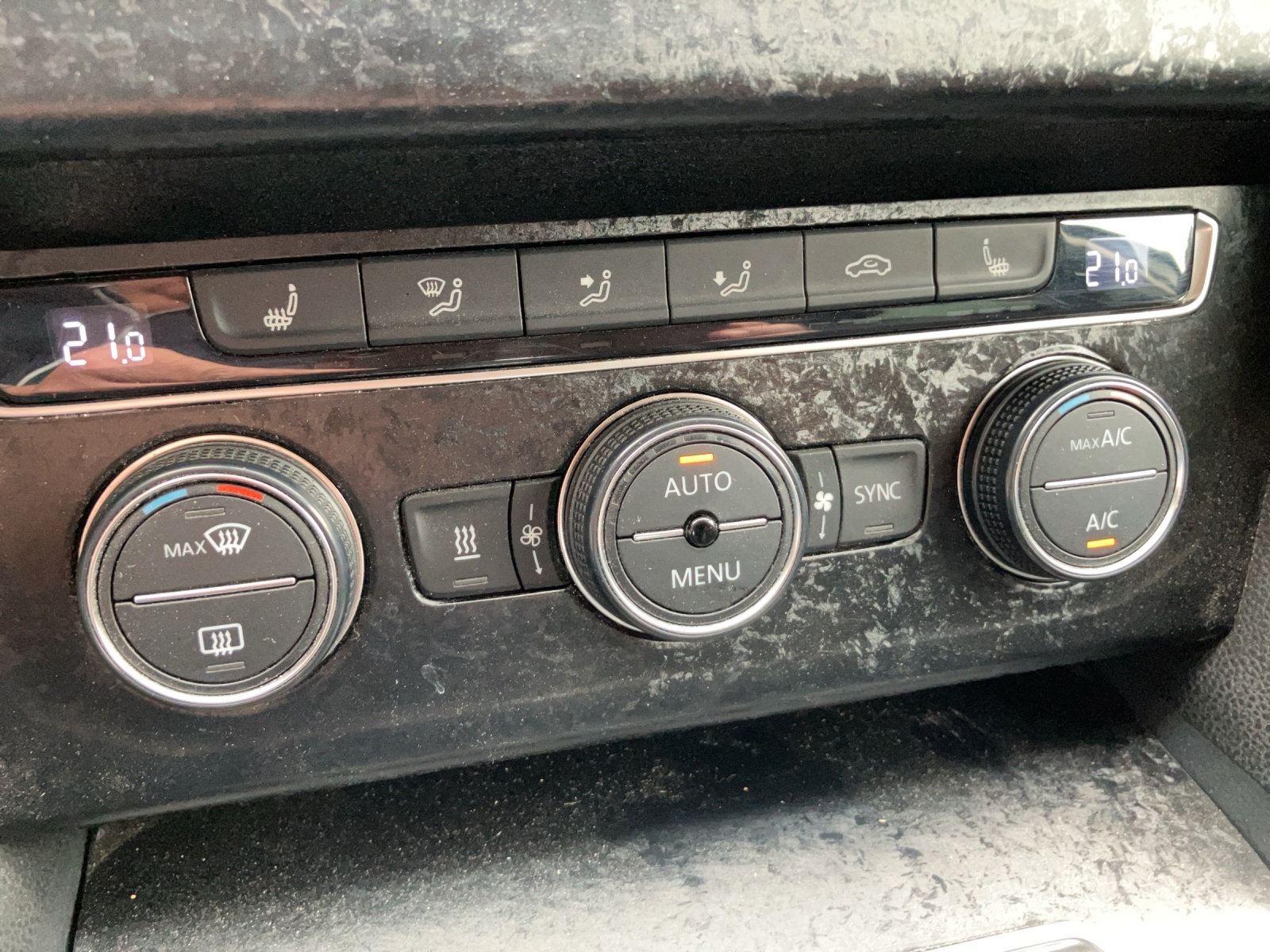 VW Passat Variant 2.0 TDI BMT Highline DSG 4Motion-image-11