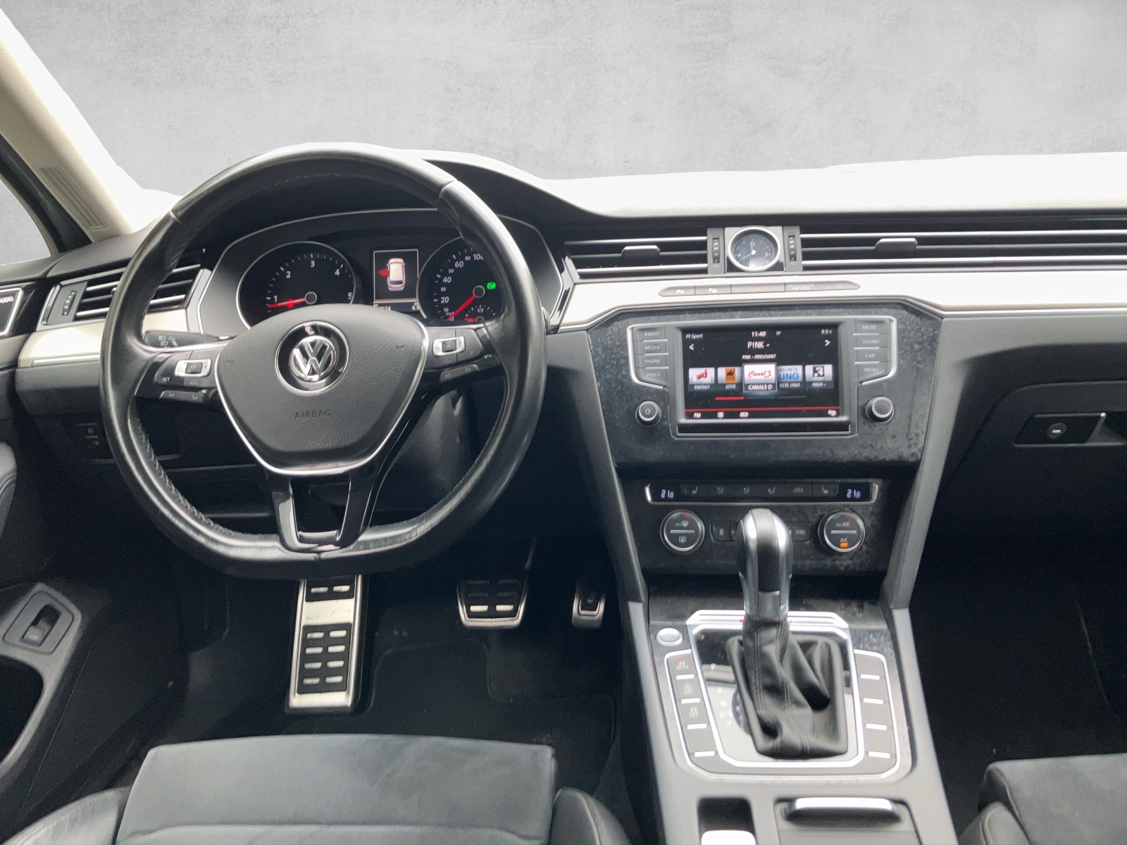 VW Passat Variant 2.0 TDI BMT Highline DSG 4Motion-image-4