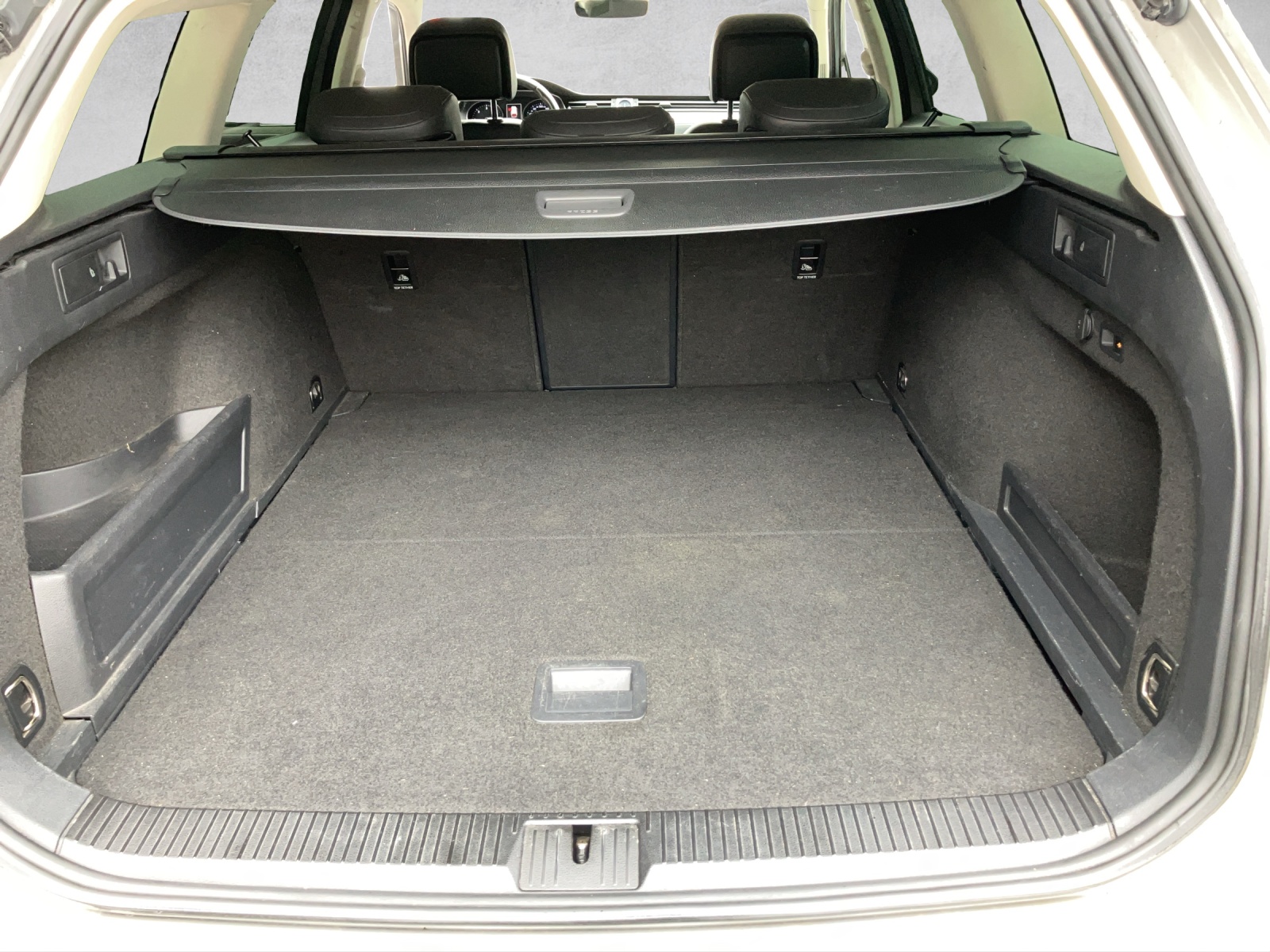 VW Passat Variant 2.0 TDI BMT Highline DSG 4Motion-image-8