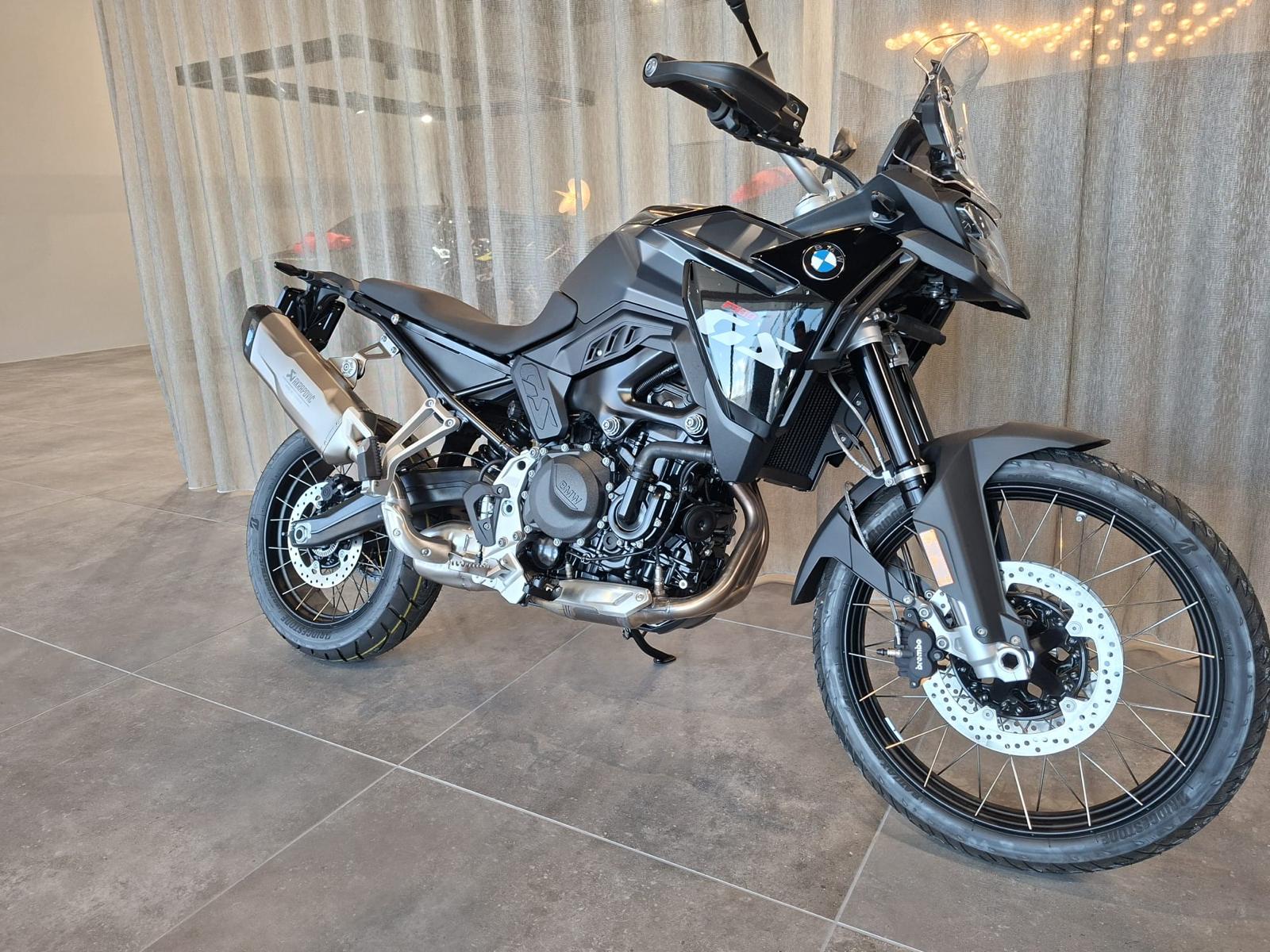 BMW F 900 GS-showroom-element-1