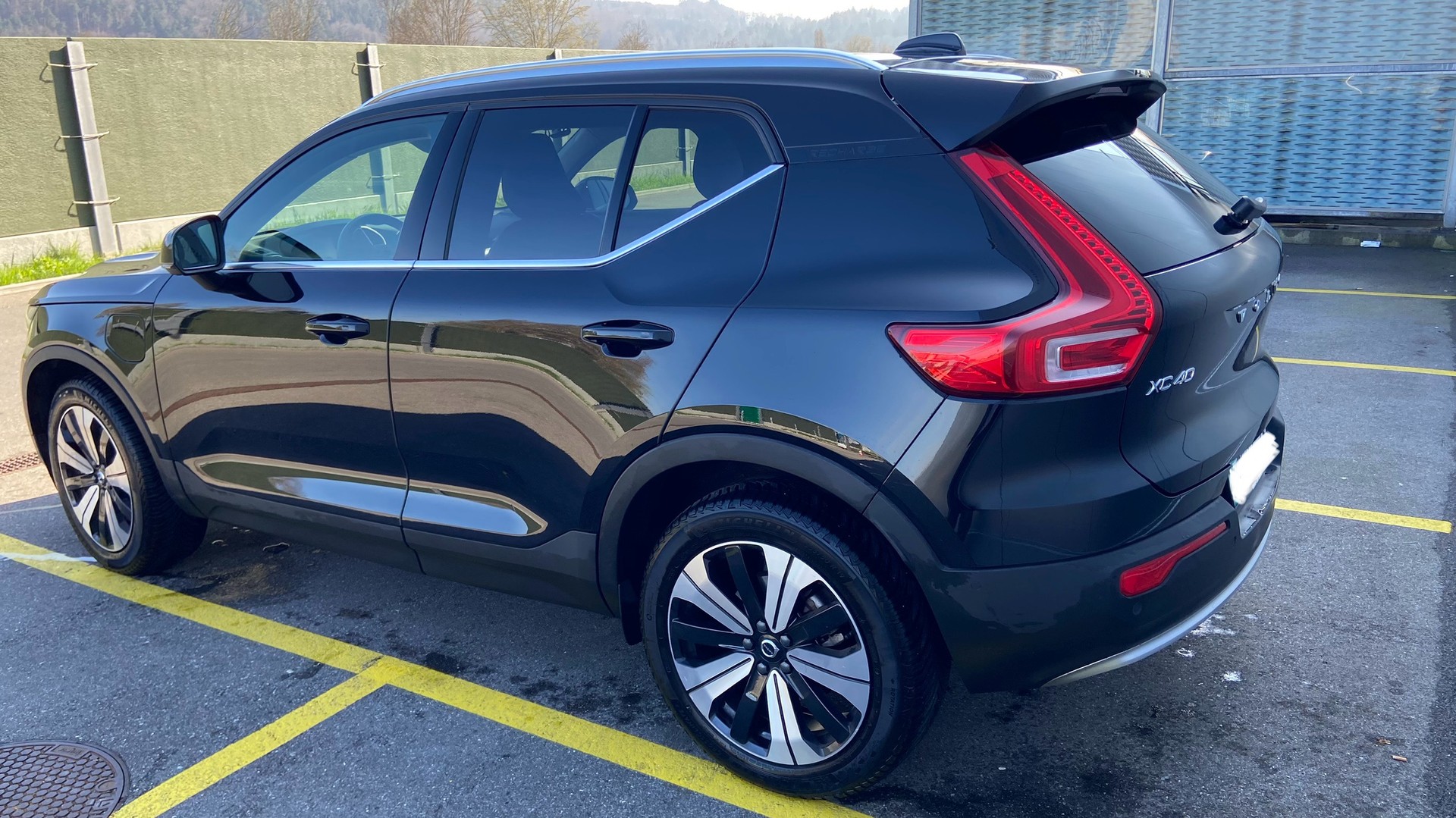 VOLVO XC40 T4 1.5 T4 PiH Ultimate Bright-image-1