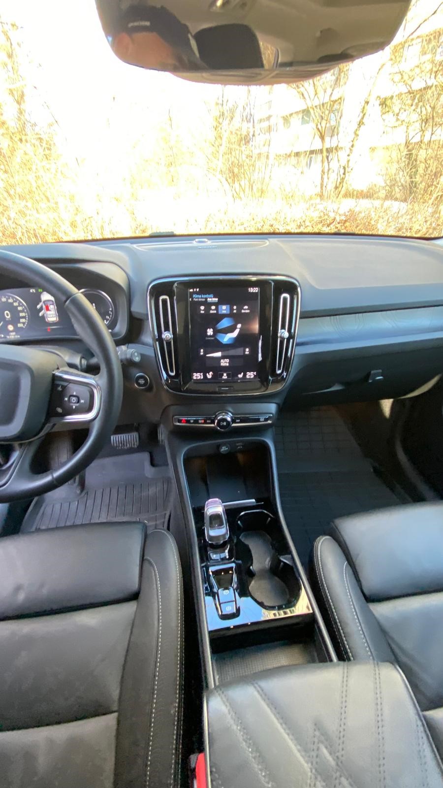 VOLVO XC40 T4 1.5 T4 PiH Ultimate Bright-image-16