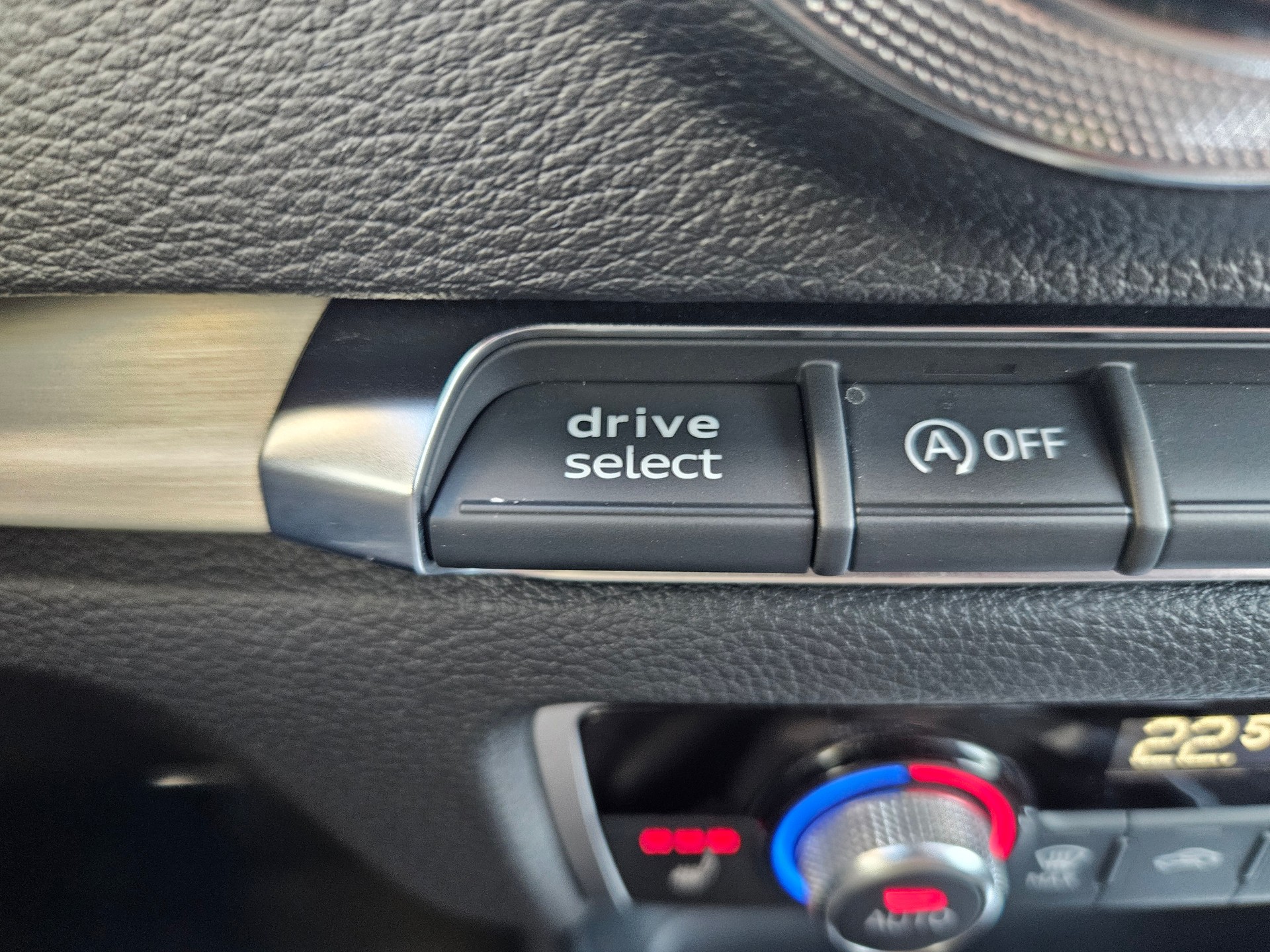 AUDI A3 Sportback 1.5 TFSI S-tronic Sport S-Line-image-17