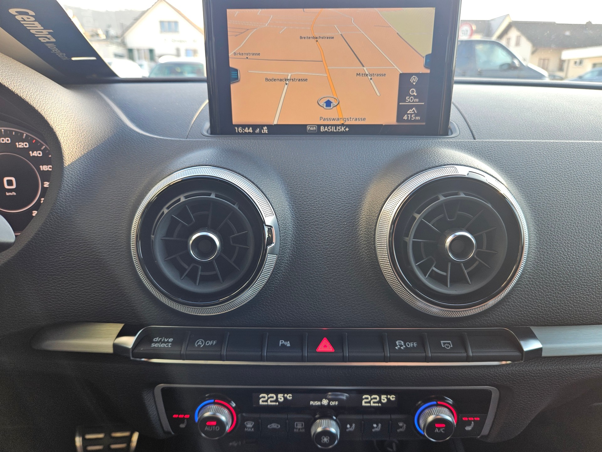 AUDI A3 Sportback 1.5 TFSI S-tronic Sport S-Line-image-16