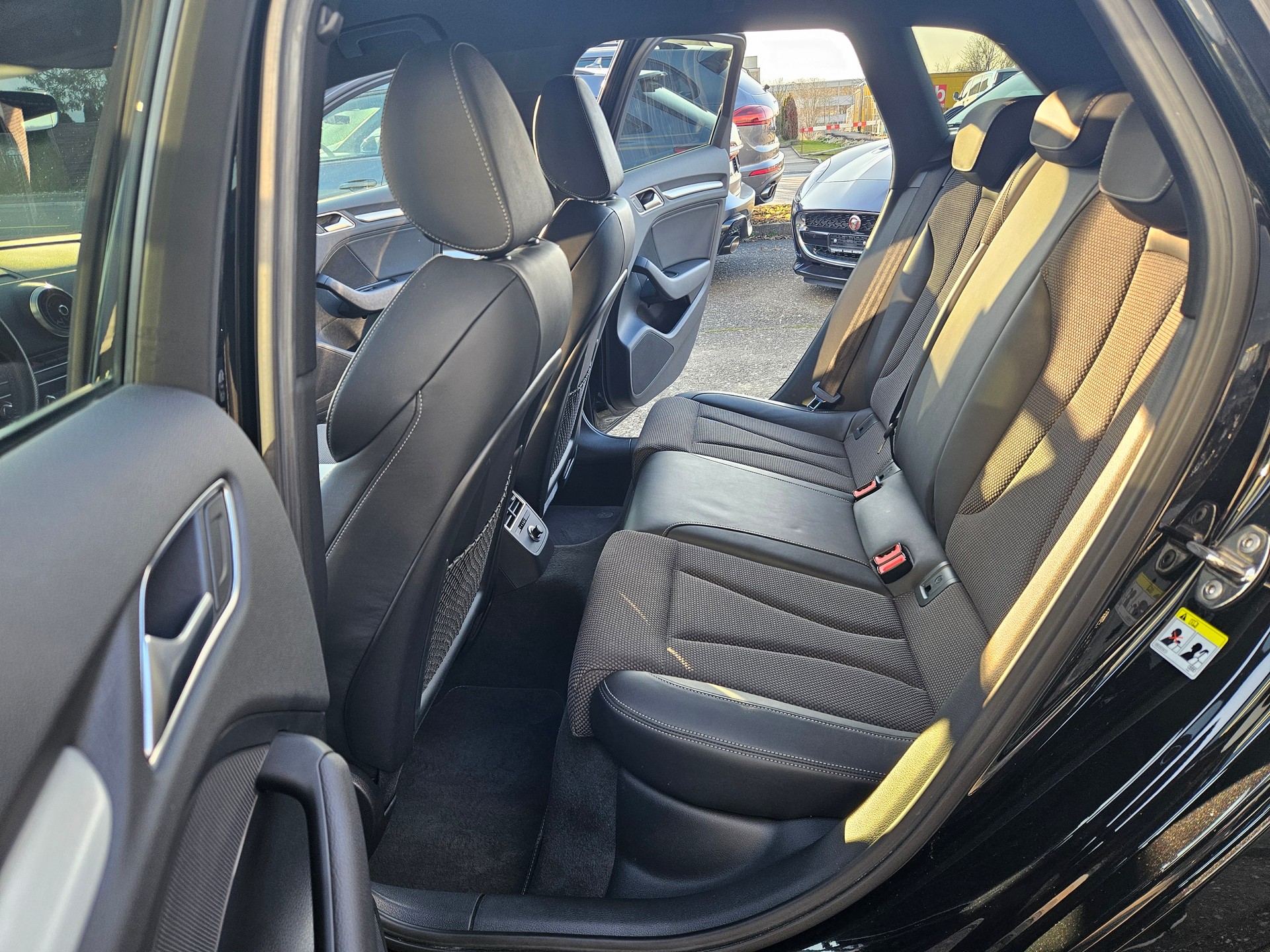 AUDI A3 Sportback 1.5 TFSI S-tronic Sport S-Line-image-8