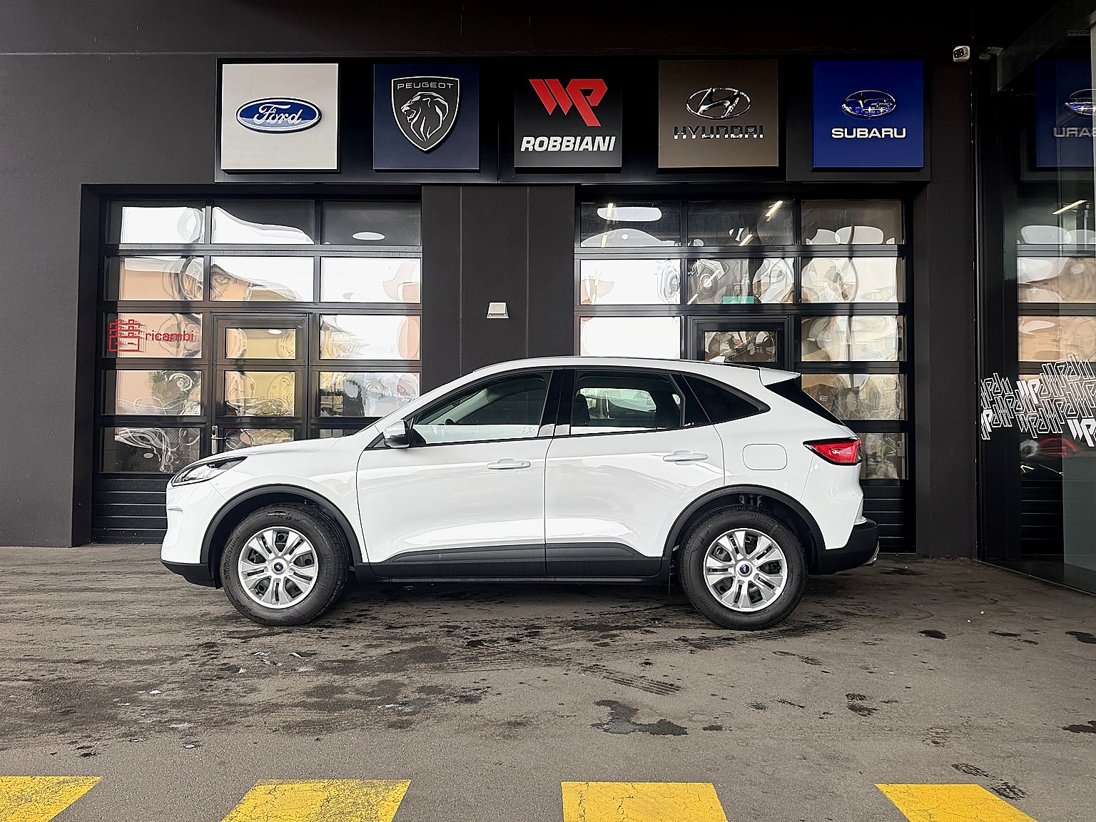 FORD Kuga 2.0 TDCi EcoBlue Cool & Connect 4WD-showroom-element-1