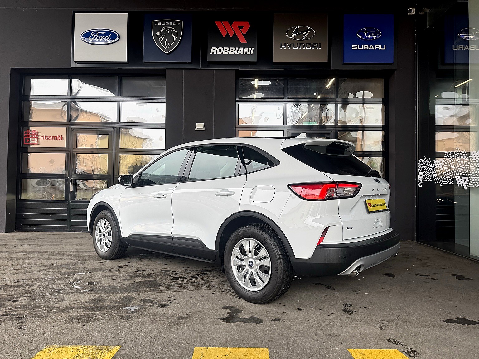 FORD Kuga 2.0 TDCi EcoBlue Cool & Connect 4WD-showroom-element-2