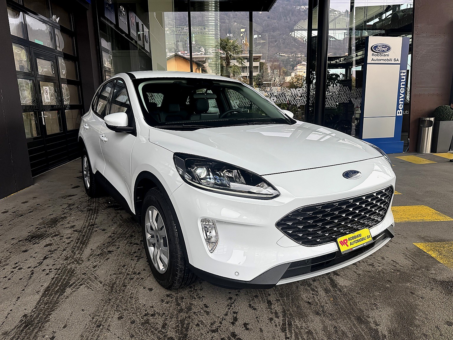 FORD Kuga 2.0 TDCi EcoBlue Cool & Connect 4WD-showroom-element-3