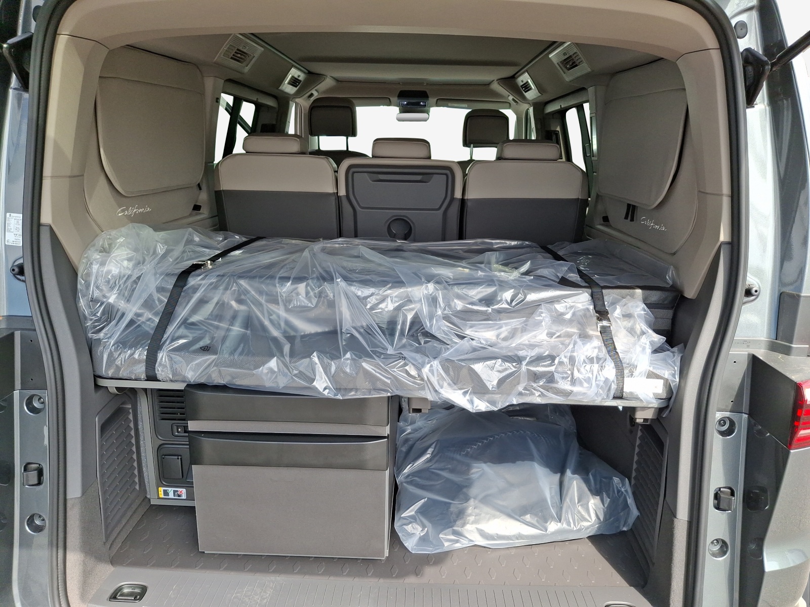 VW California 2.0 TDI Beach Tour-image-12