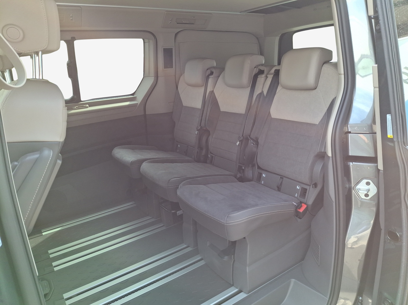 VW California 2.0 TDI Beach Tour-image-11