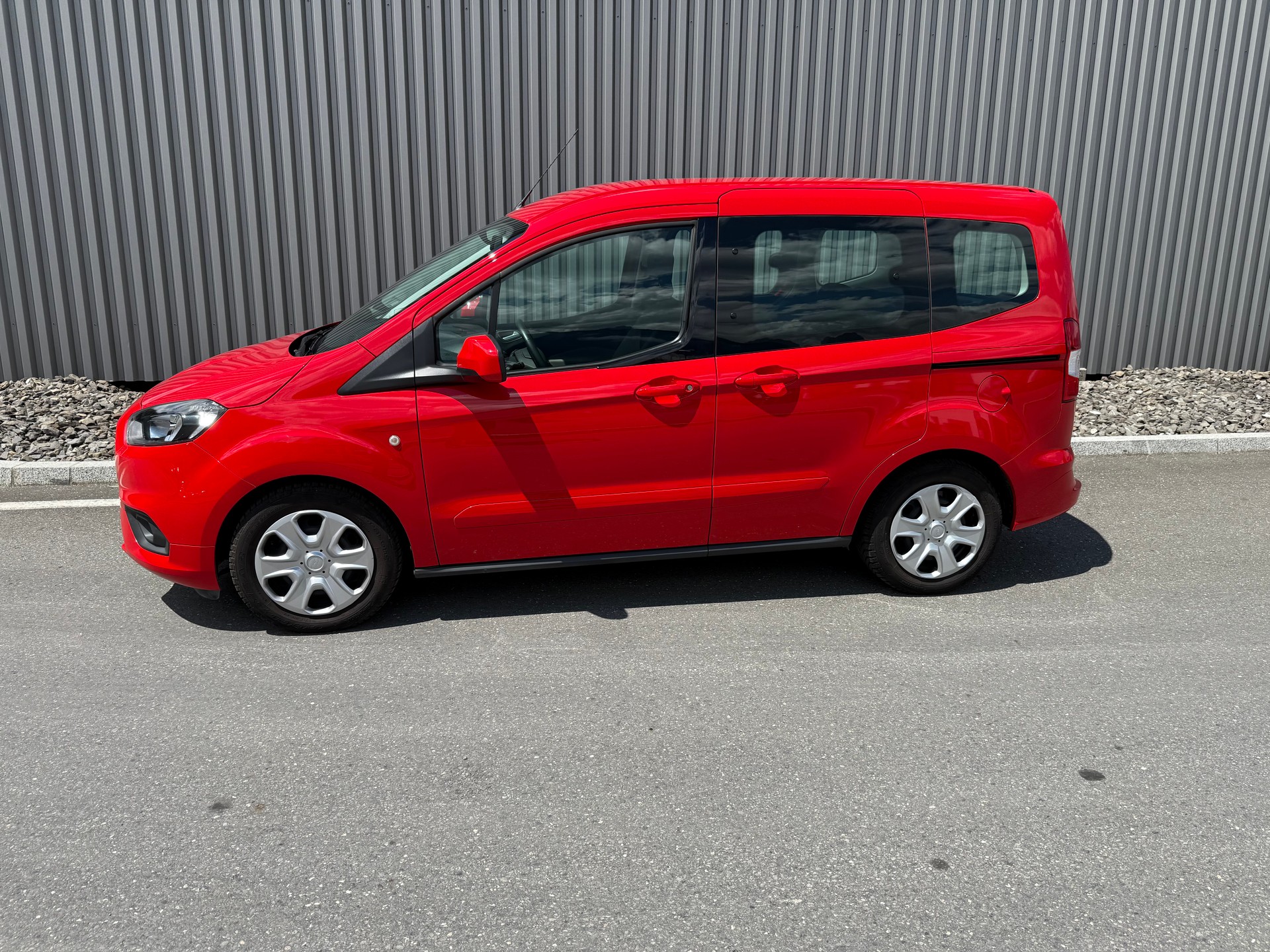 FORD Tourneo Courier 1.0 SCTi Trend AVEC TACHYMÈTRE PROFESSIONNEL-showroom-element-3