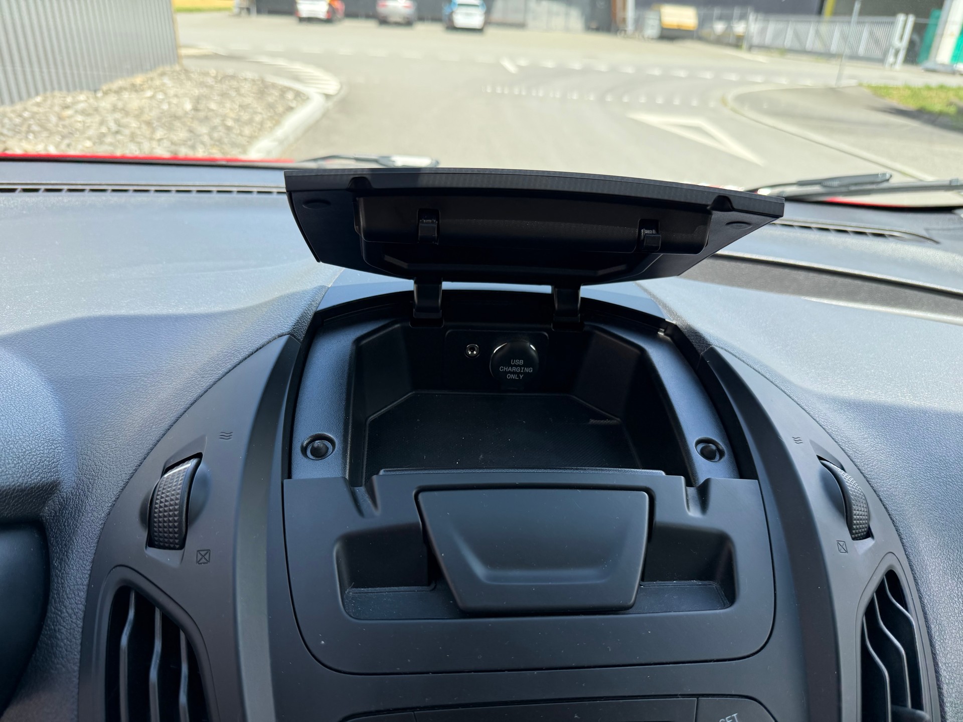 FORD Tourneo Courier 1.0 SCTi Trend AVEC TACHYMÈTRE PROFESSIONNEL-image-28
