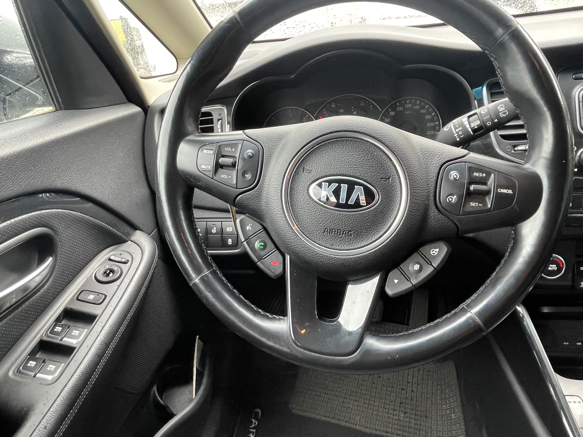 KIA Carens 1.7 CRDi Style DCT-image-13