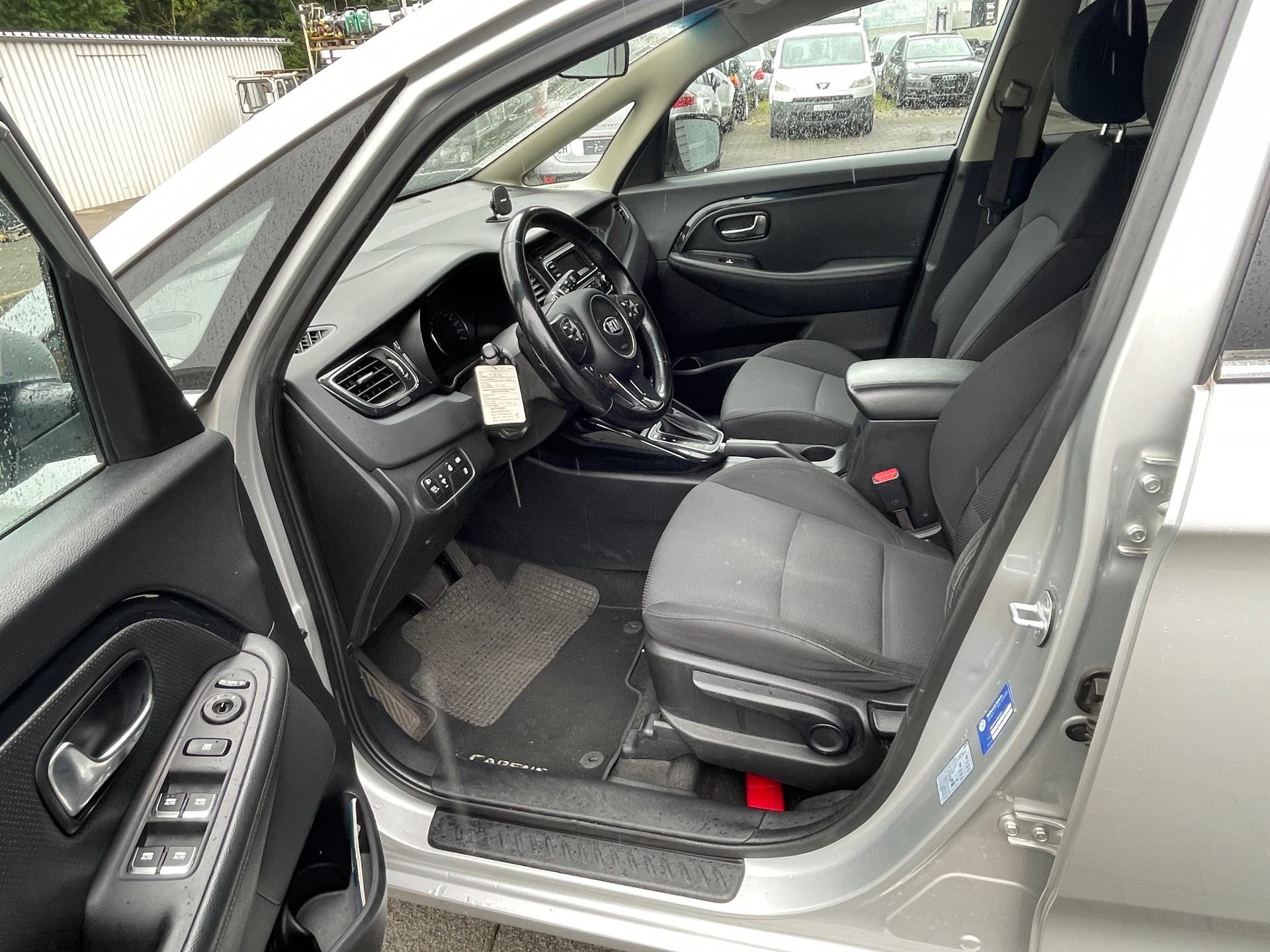 KIA Carens 1.7 CRDi Style DCT-image-6