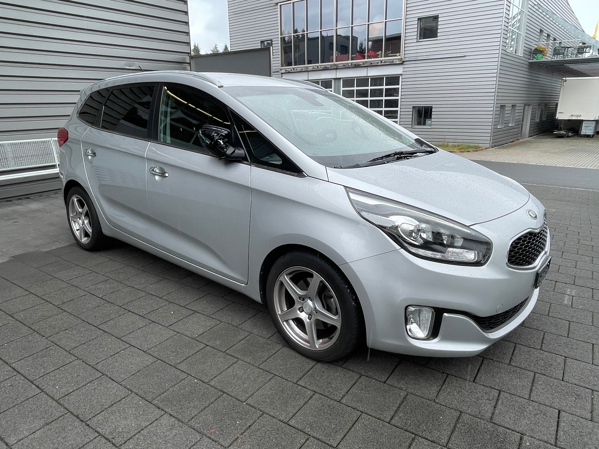 KIA Carens 1.7 CRDi Style DCT-image-2