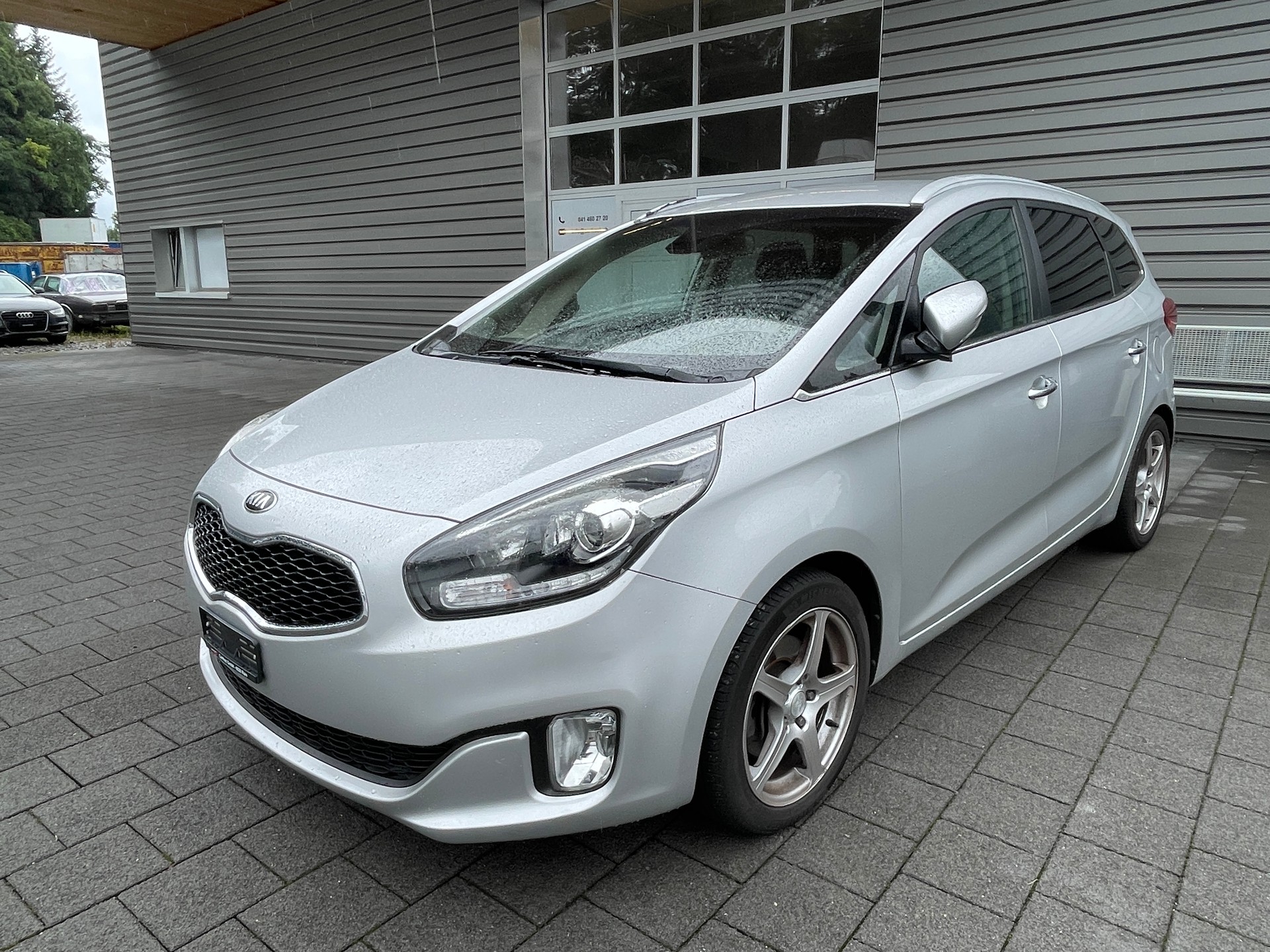KIA Carens 1.7 CRDi Style DCT-image-1